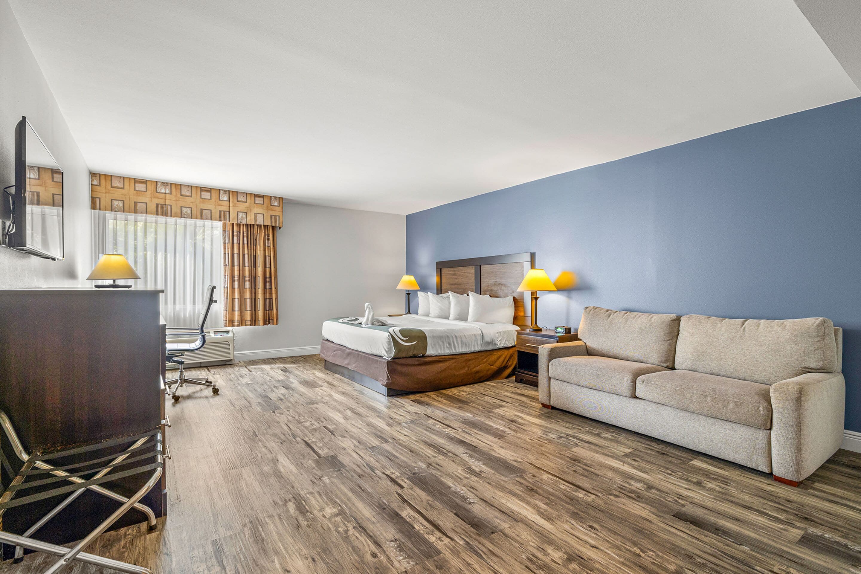 Quality Inn & Suites Tampa near Fairgrounds and Casino - Image 3