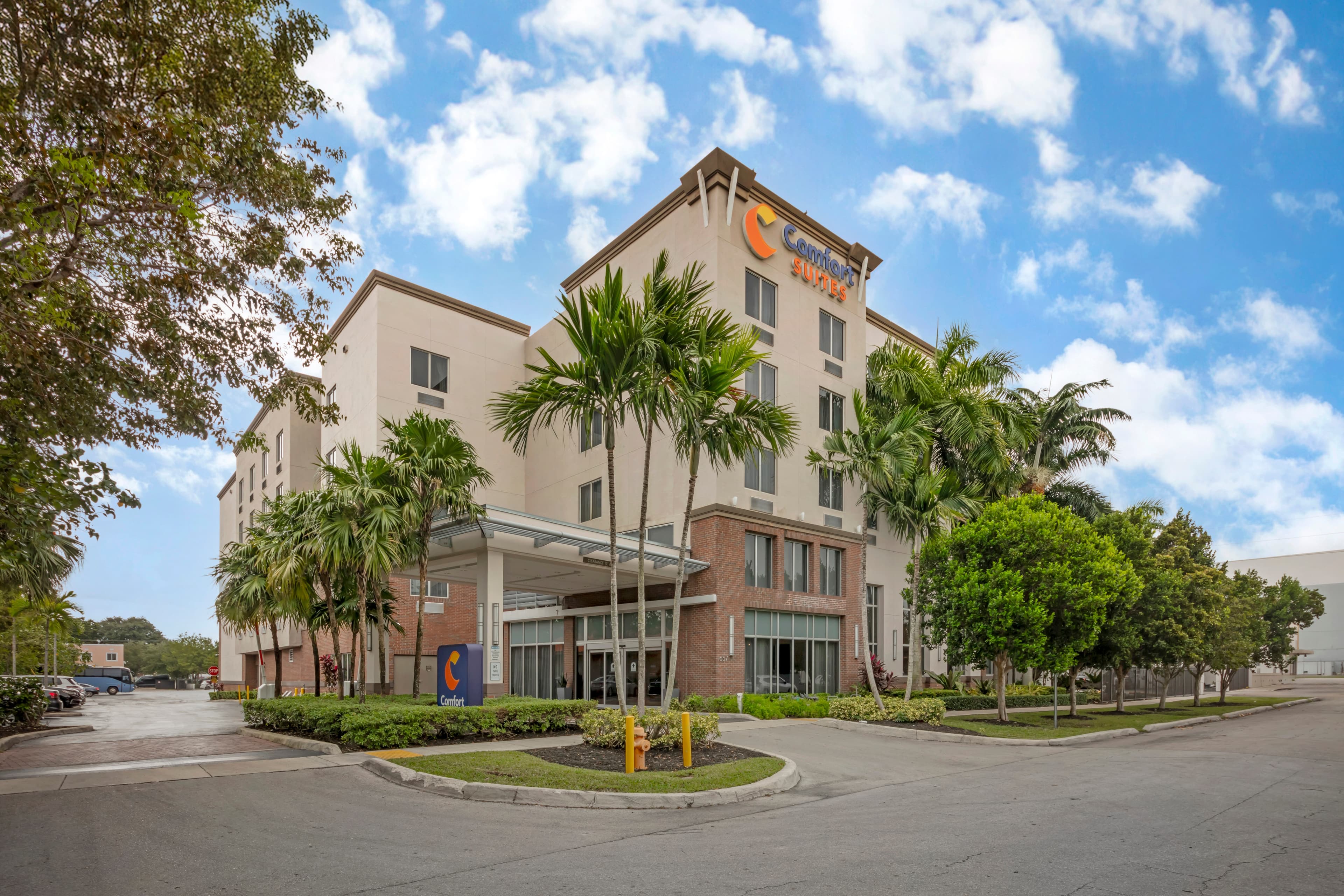 Comfort Suites Miami Airport North - Image 1