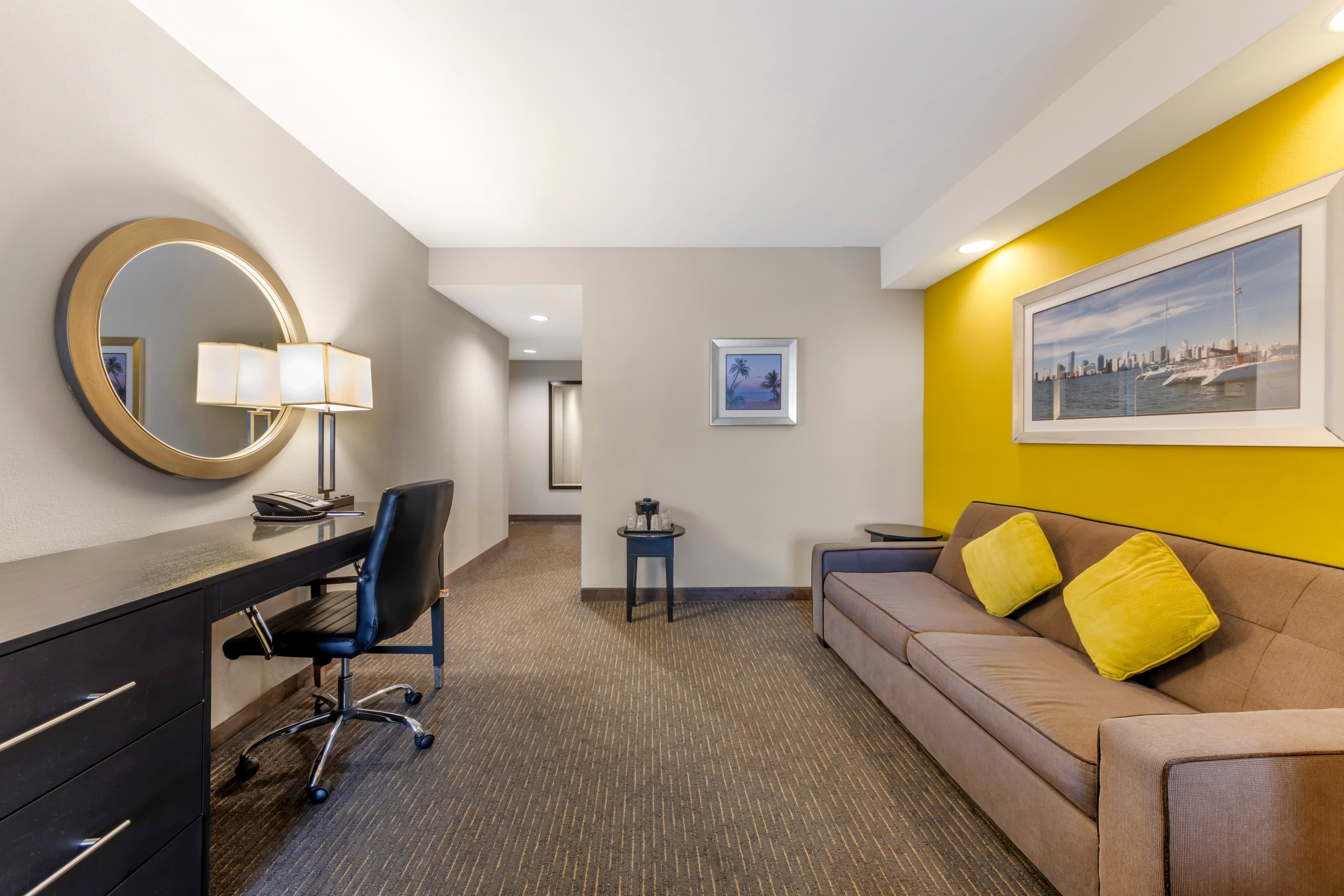 Comfort Suites Miami Airport North — 8