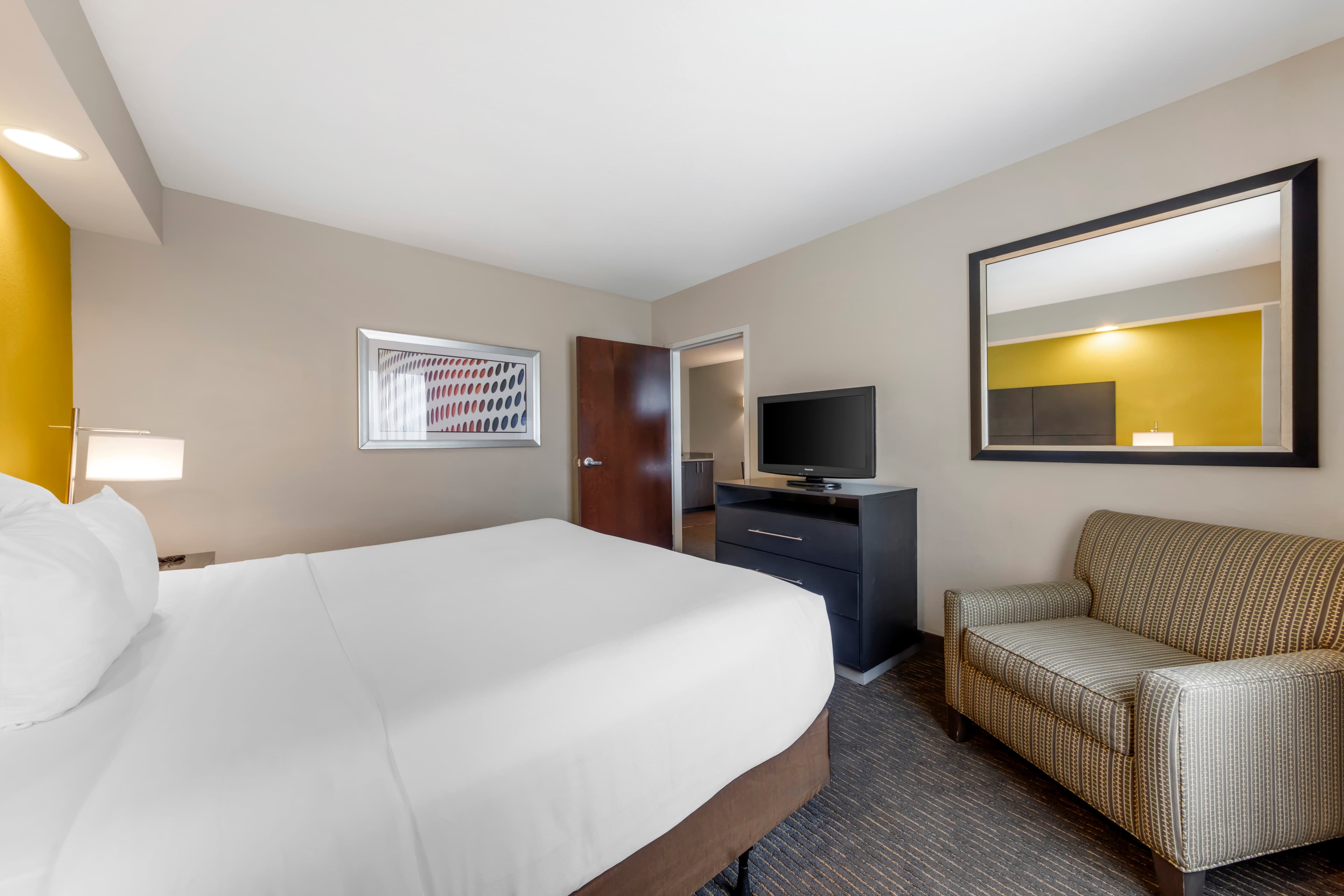 Comfort Suites Miami Airport North - Image 4