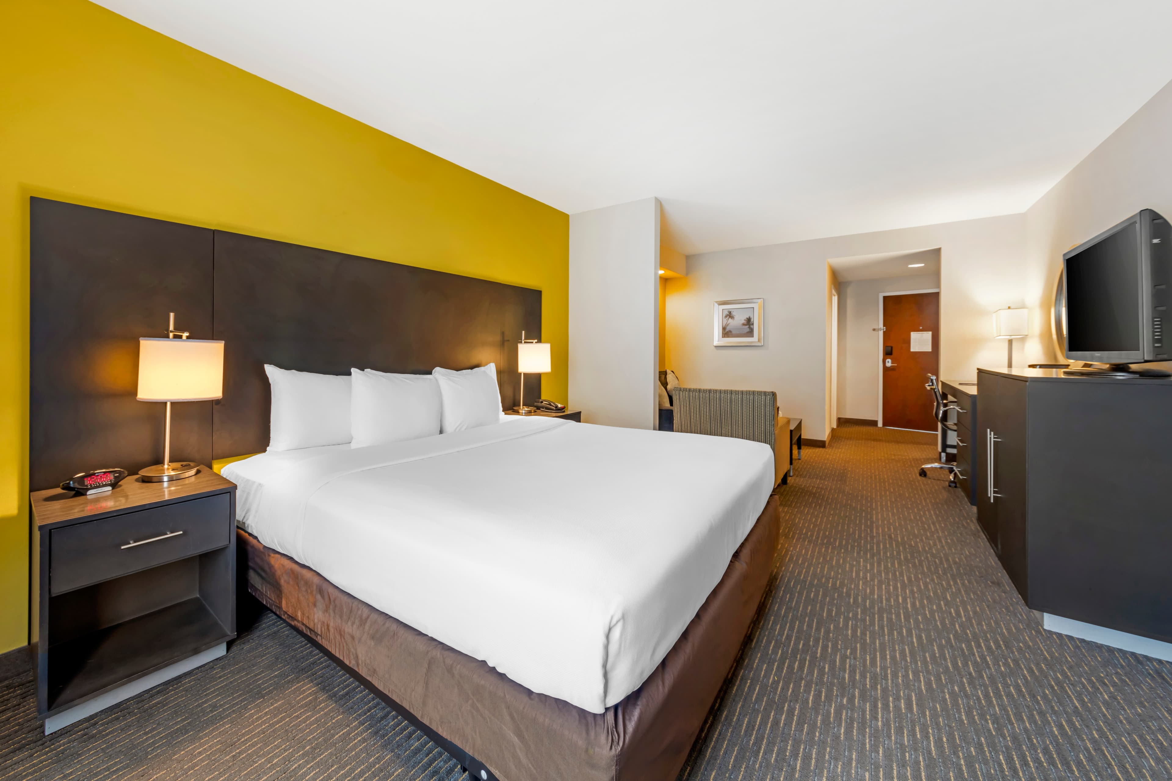 Comfort Suites Miami Airport North — 11