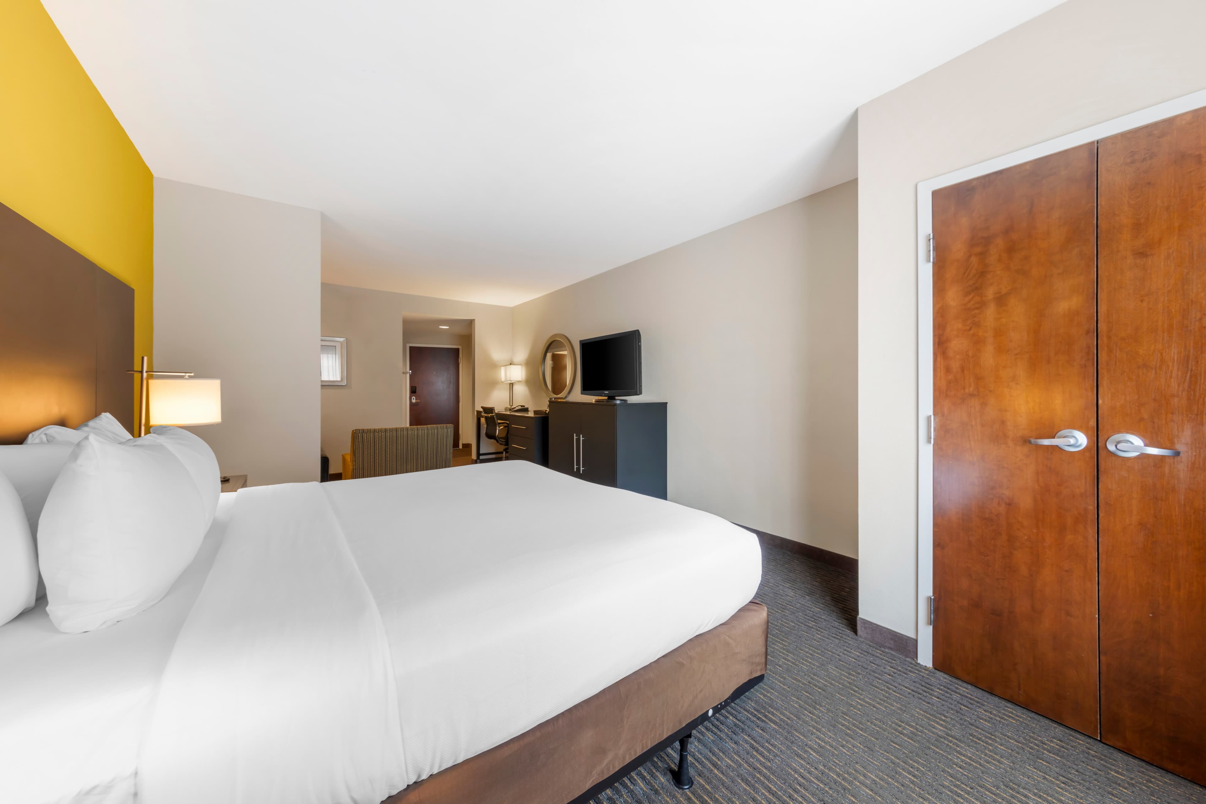 Comfort Suites Miami Airport North — 12