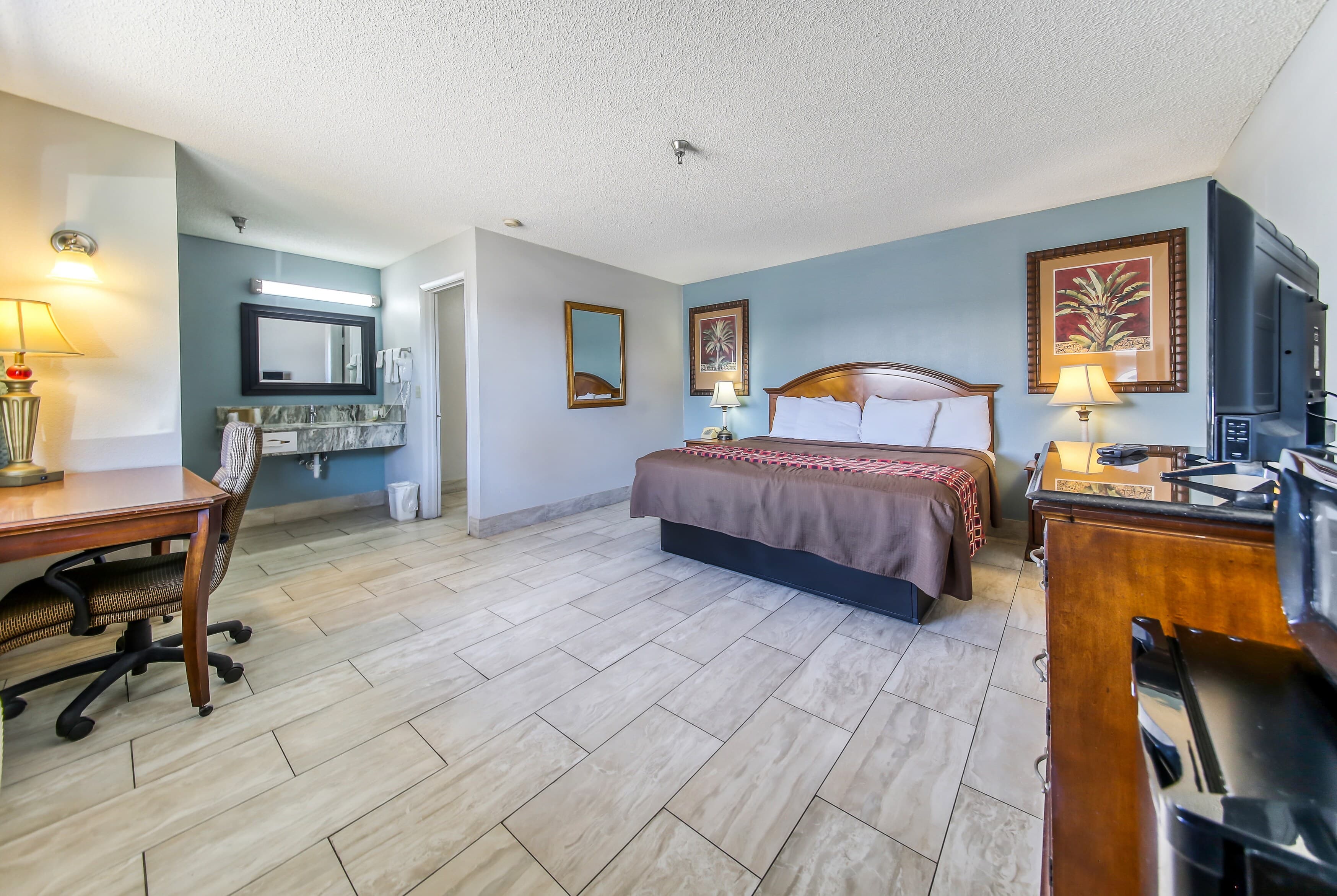 Rodeway Inn & Suites Haines City - Winter Haven - Image 1