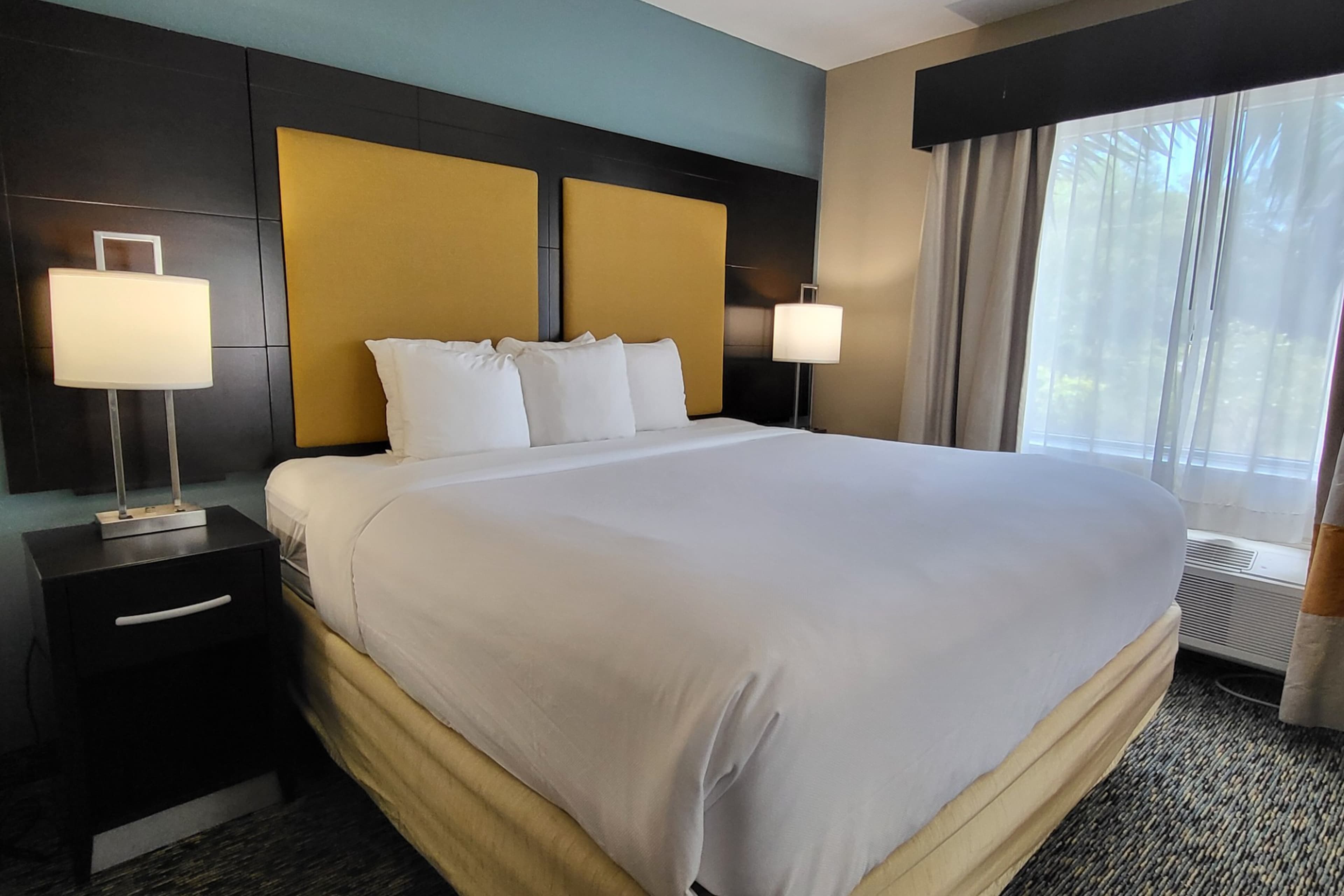 Comfort Suites Fort Lauderdale Airport South & Cruise Port - Image 2