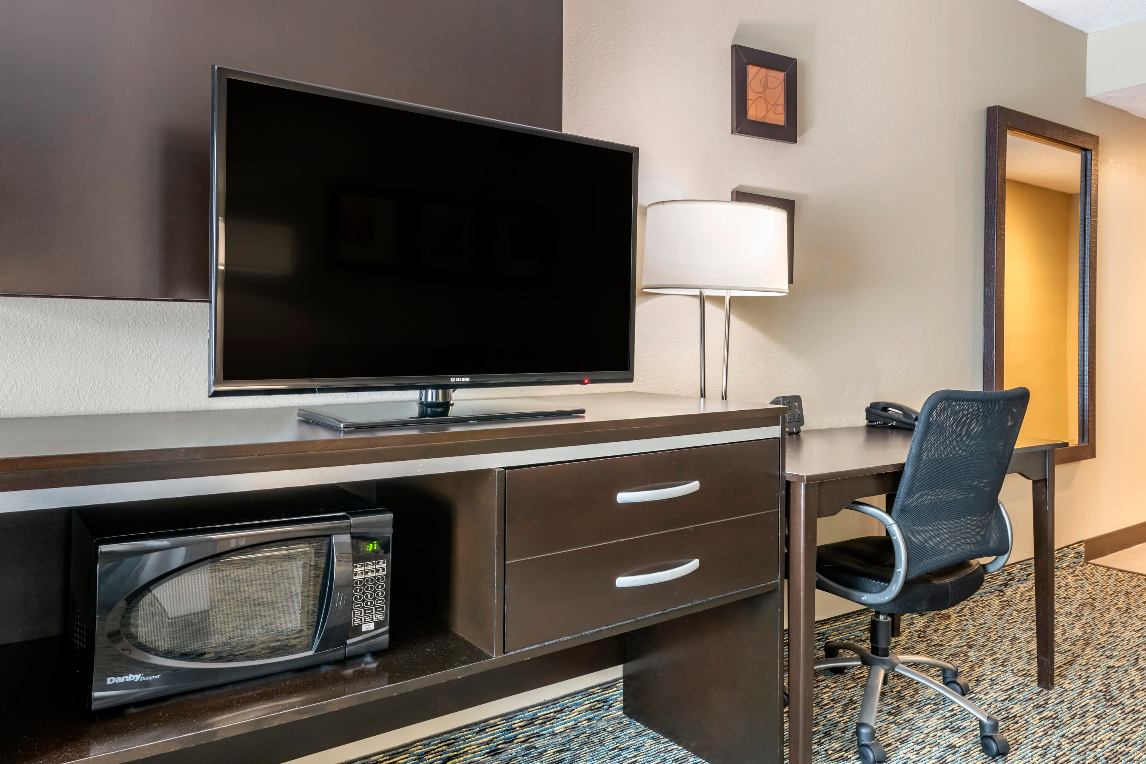 Comfort Suites Fort Lauderdale Airport South & Cruise Port - Image 4