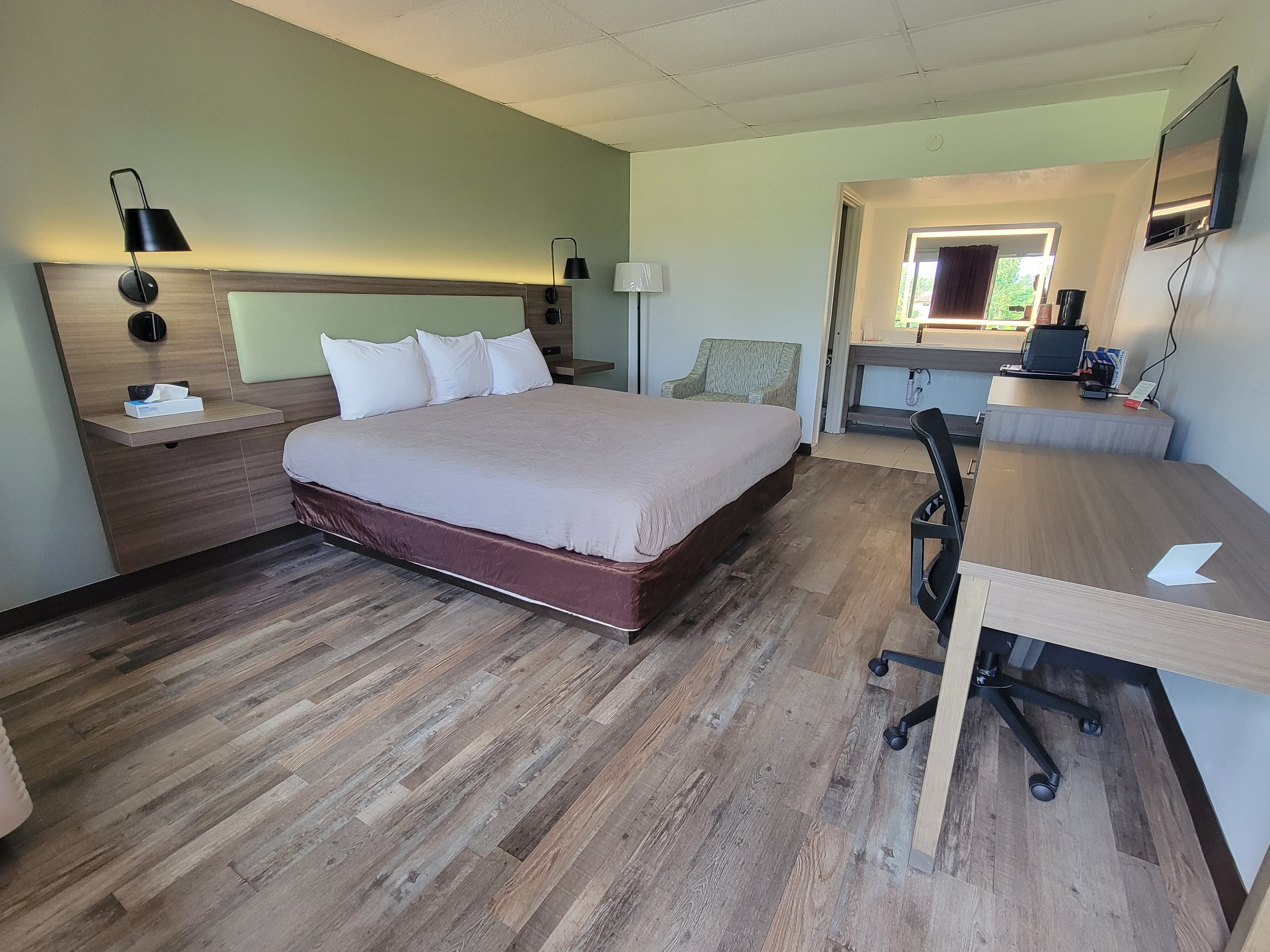 Econo Lodge Perry - Image 3