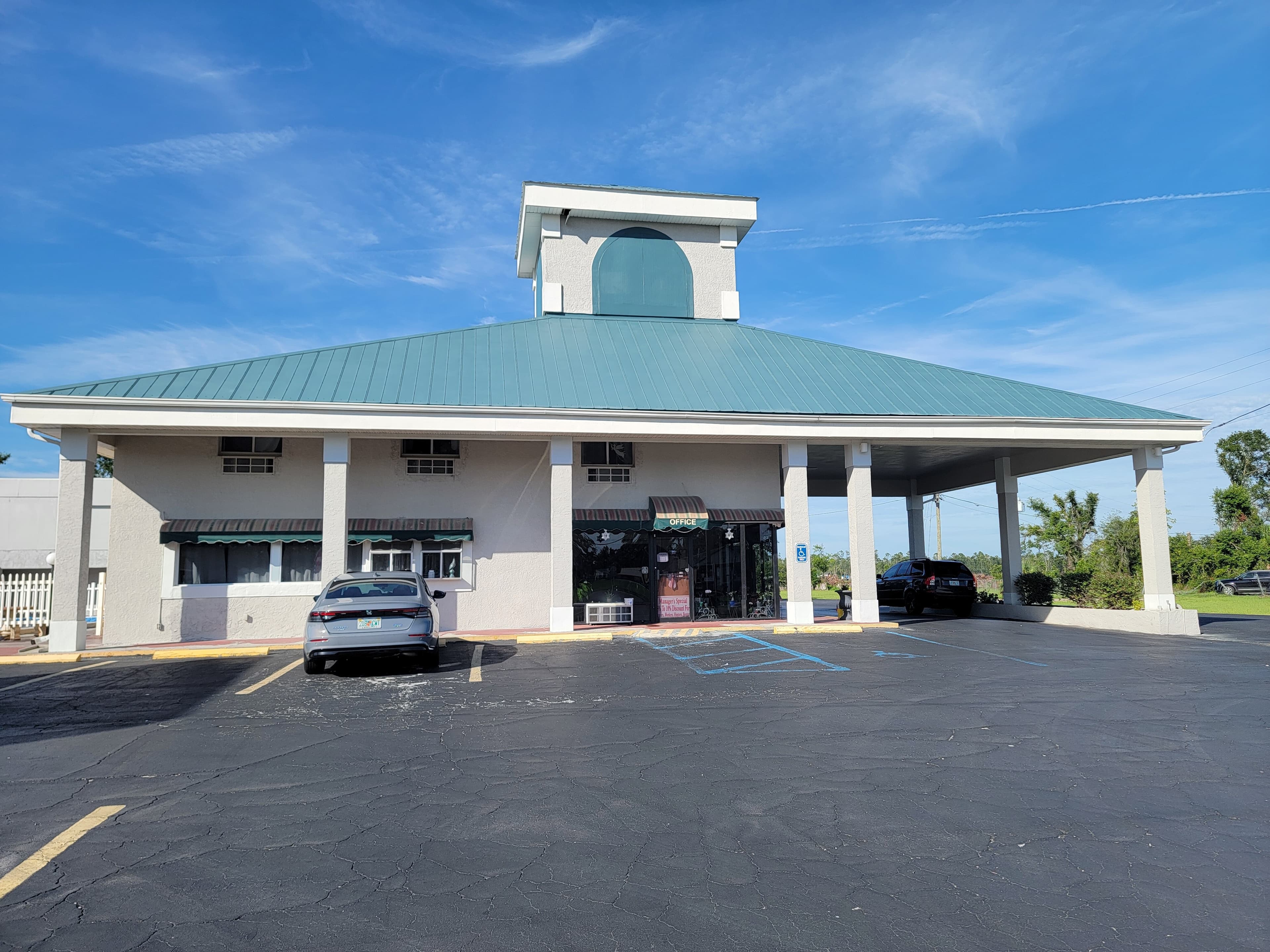 Econo Lodge Perry - Image 1