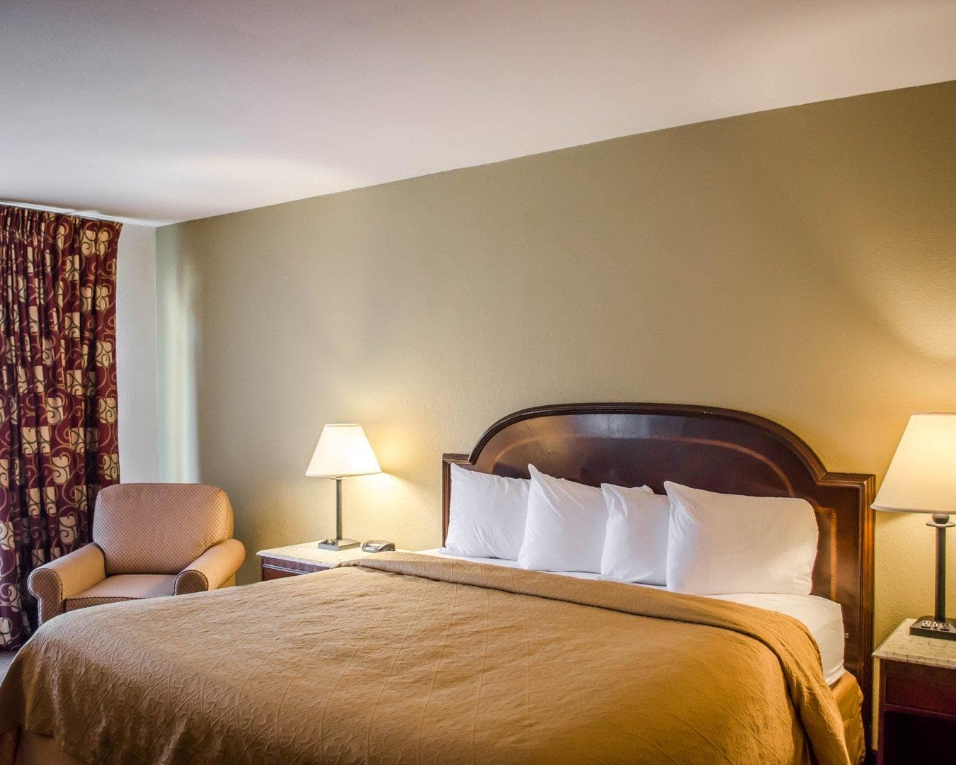 Quality Inn & Suites Pensacola Bayview — 2