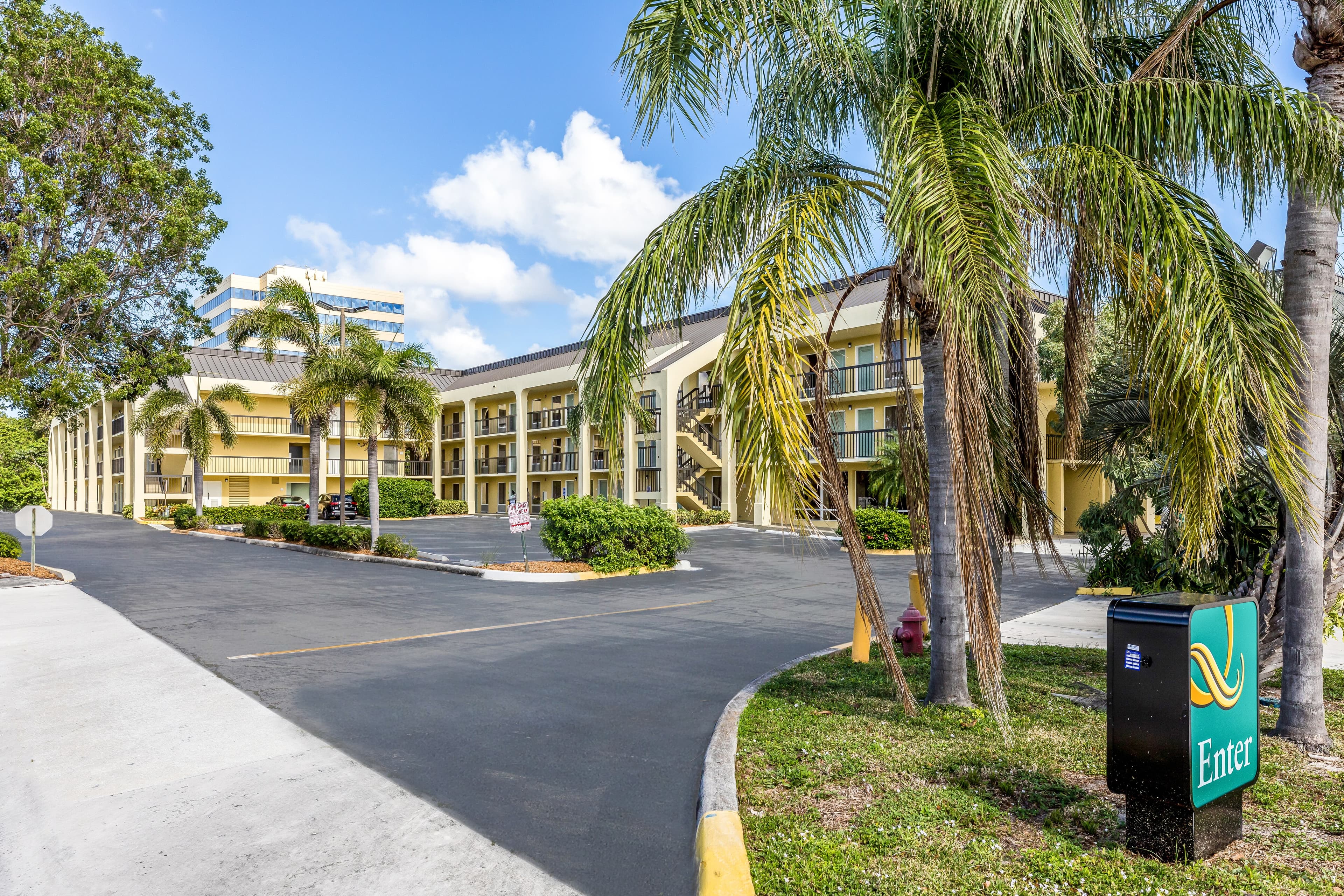 Quality Inn Palm Beach International Airport - Image 1