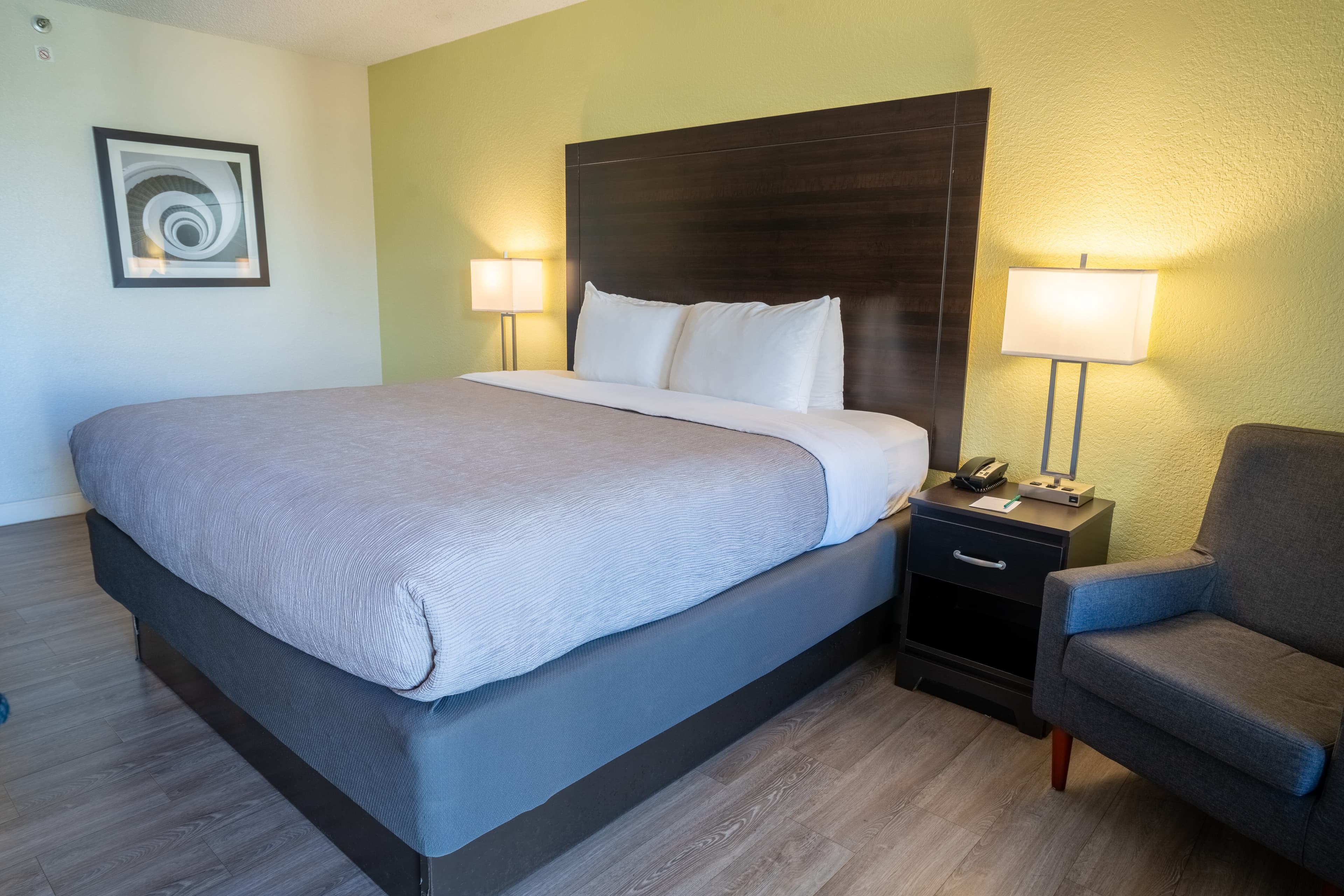 Quality Inn Palm Beach International Airport - Image 3