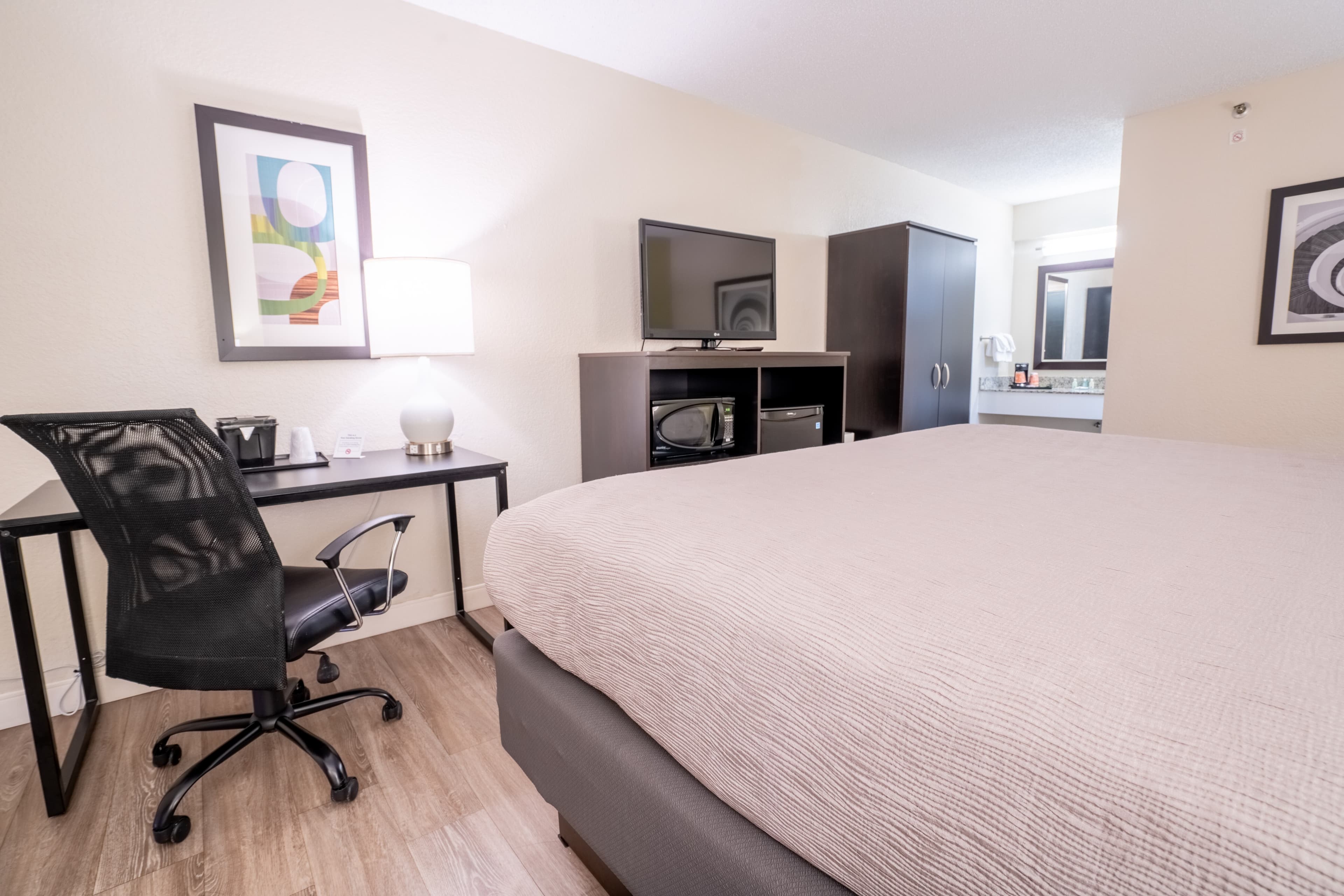 Quality Inn Palm Beach International Airport - Image 4