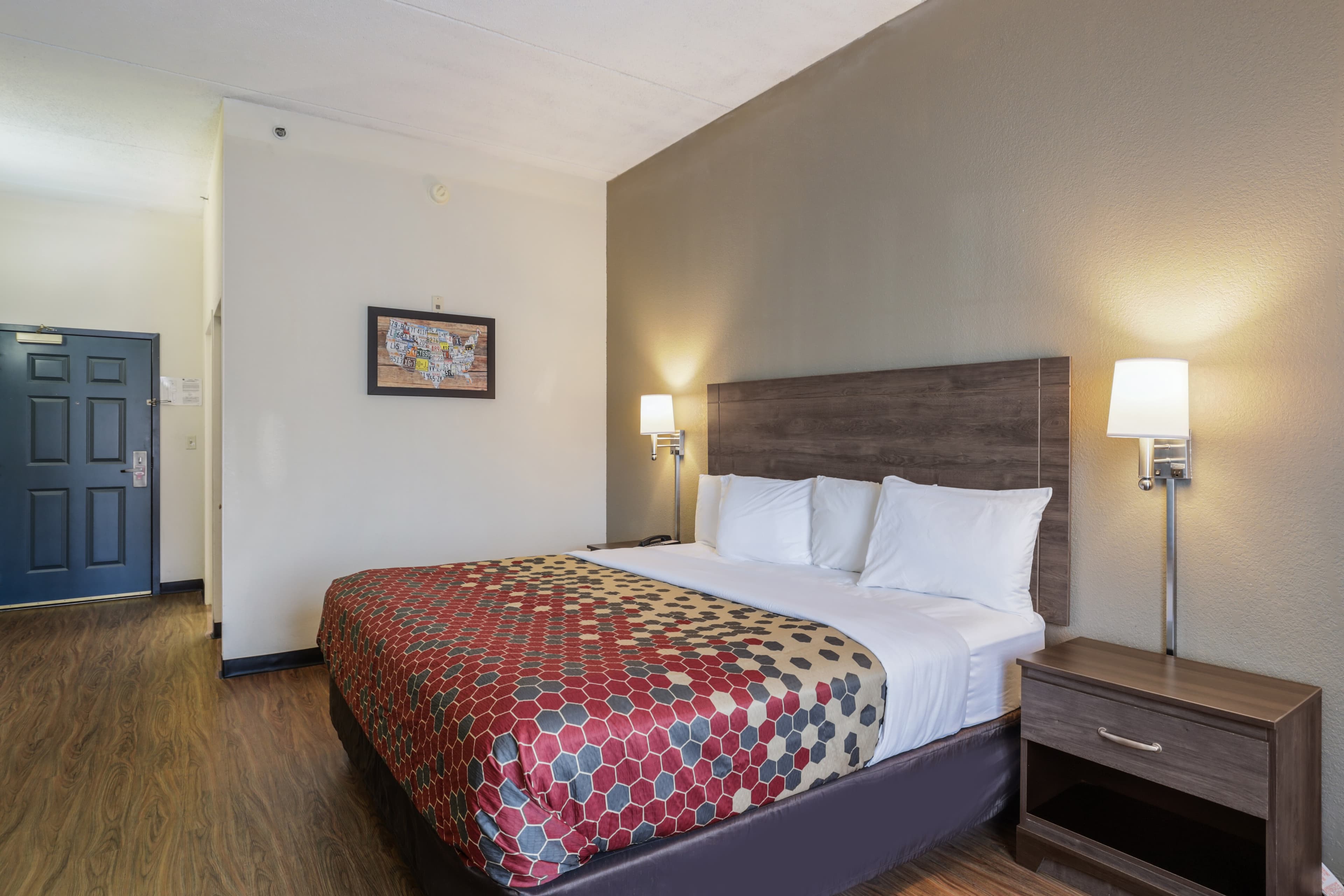 Econo Lodge Inn & Suites Marianna South — 6