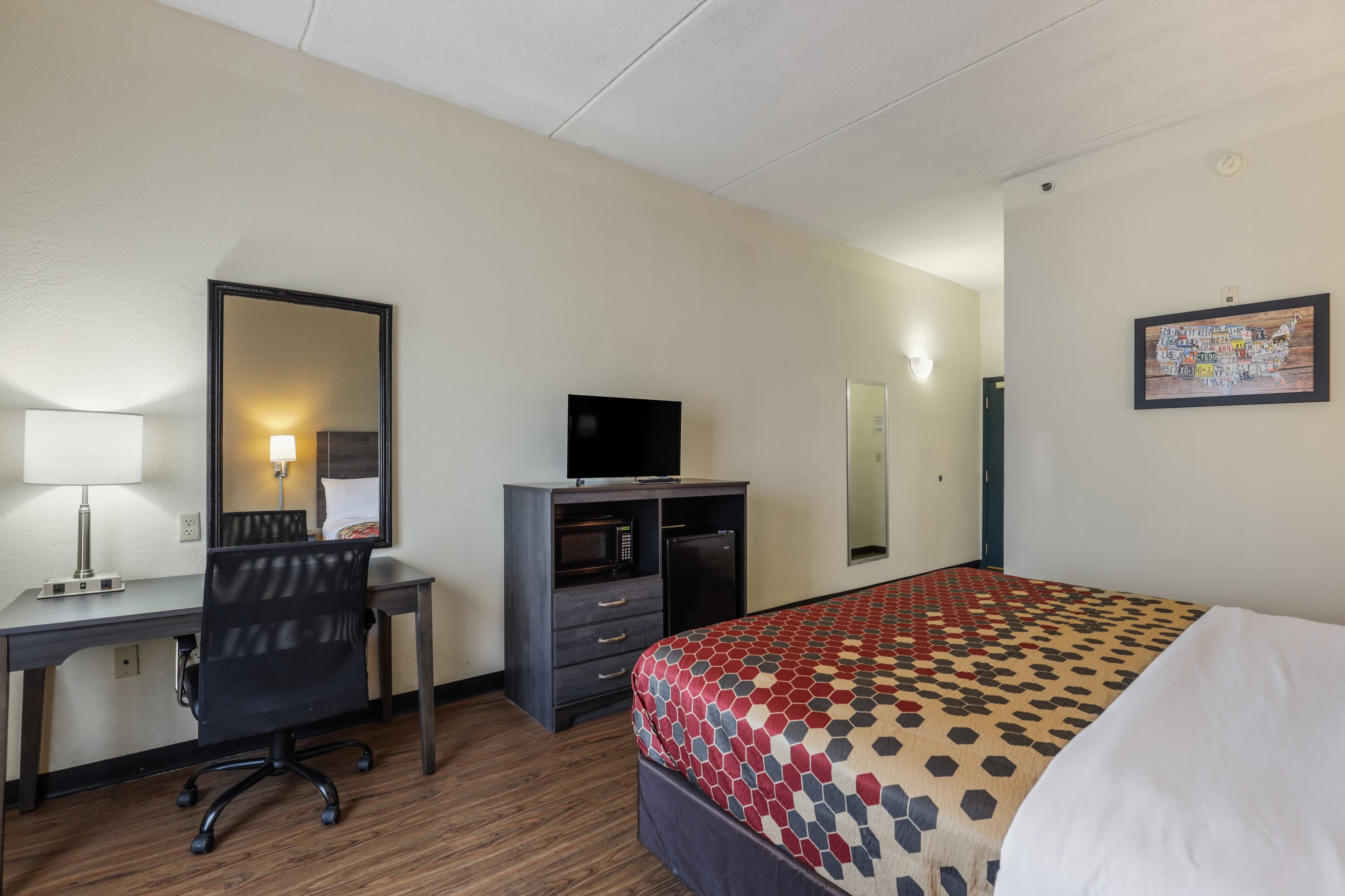 Econo Lodge Inn & Suites Marianna South — 13