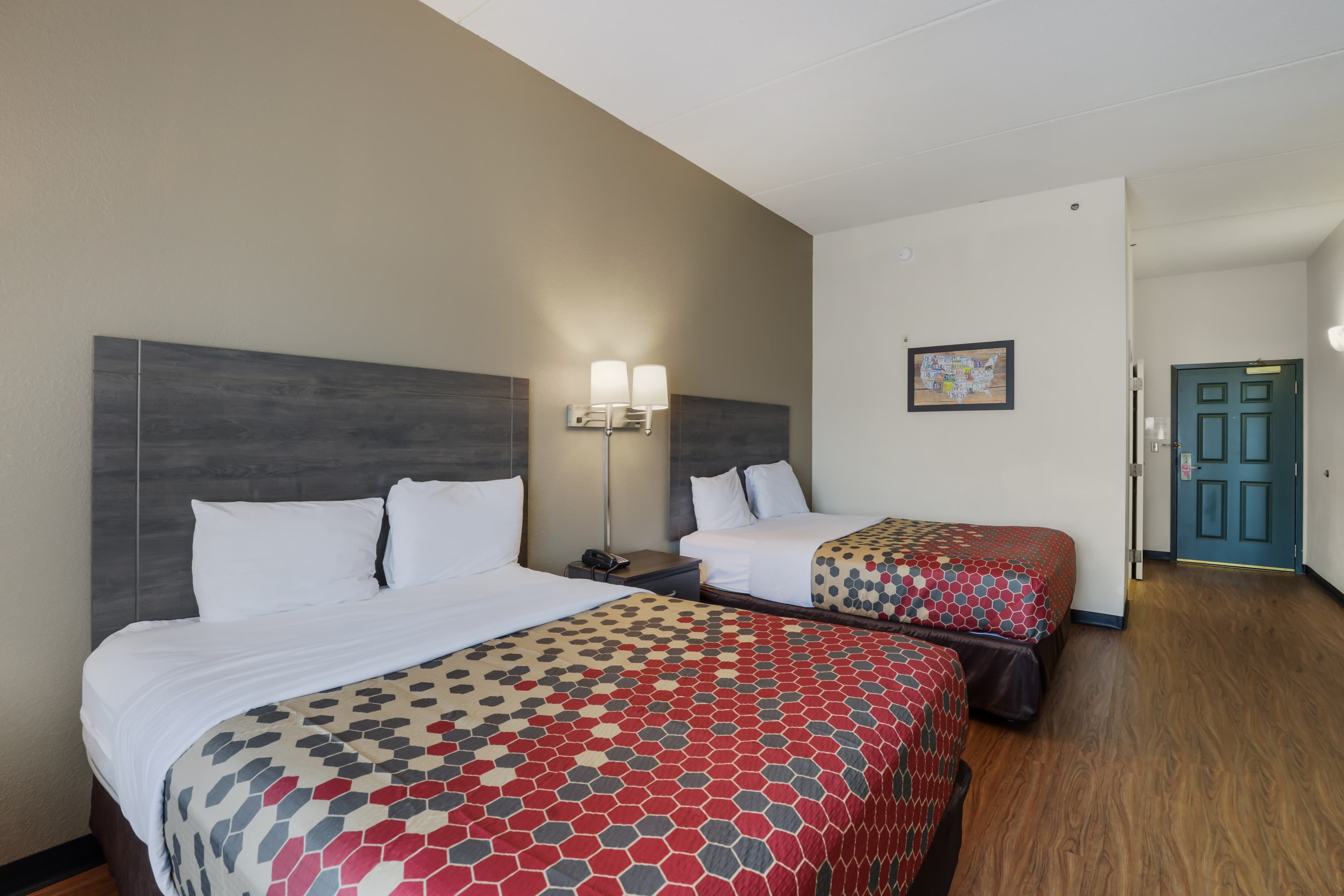 Econo Lodge Inn & Suites Marianna South — 9
