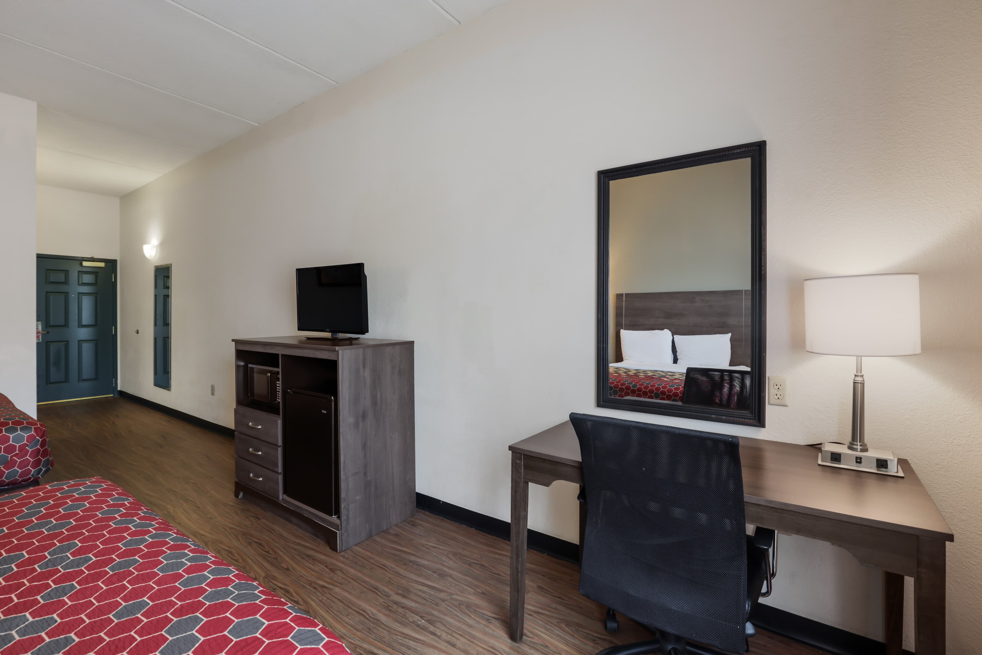 Econo Lodge Inn & Suites Marianna South — 17