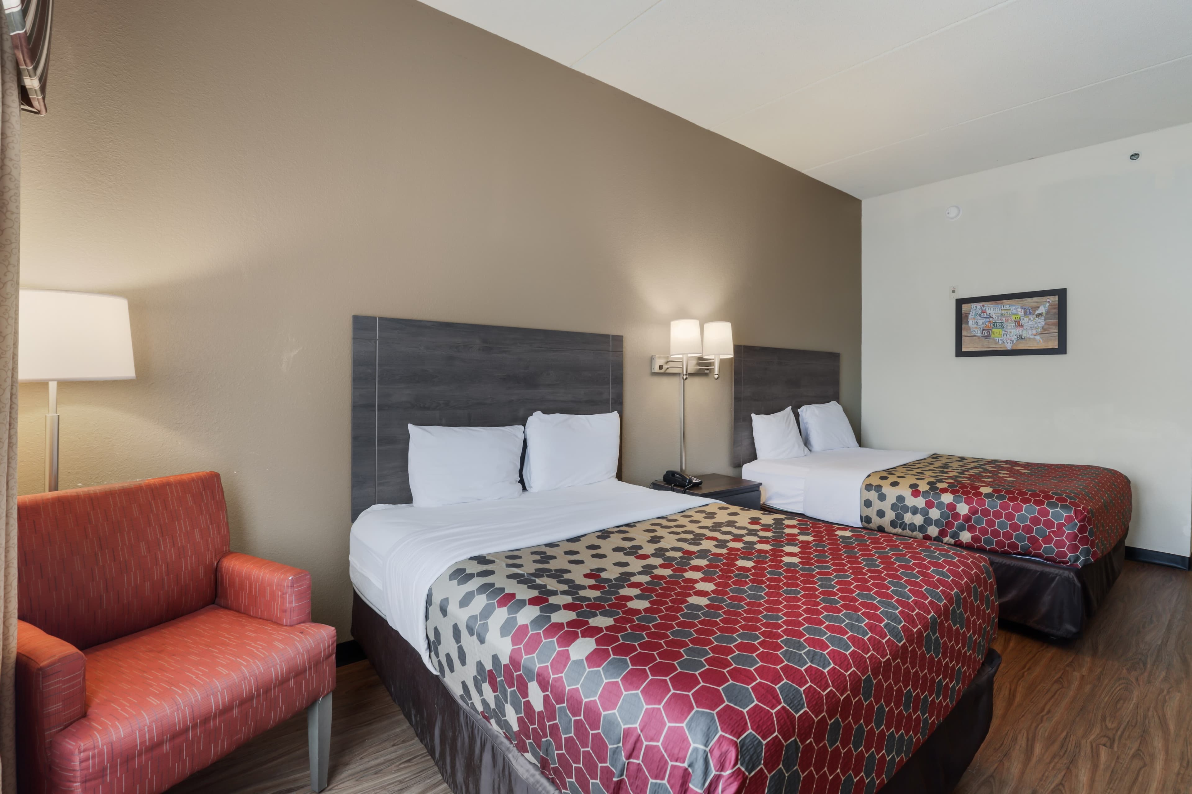 Econo Lodge Inn & Suites Marianna South — 18