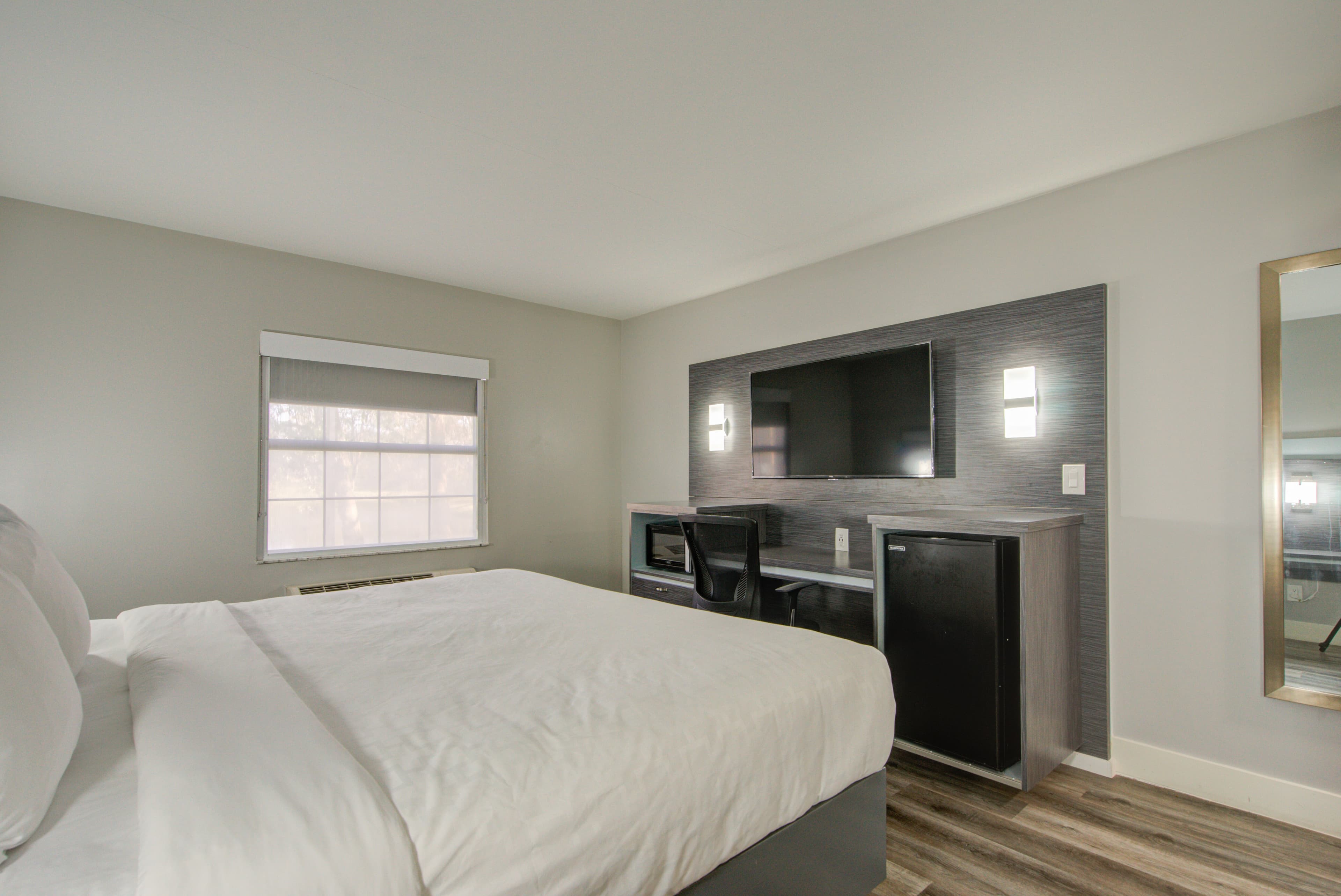 Clarion Pointe Tampa-Brandon Near Fairgrounds and Casino - Image 2