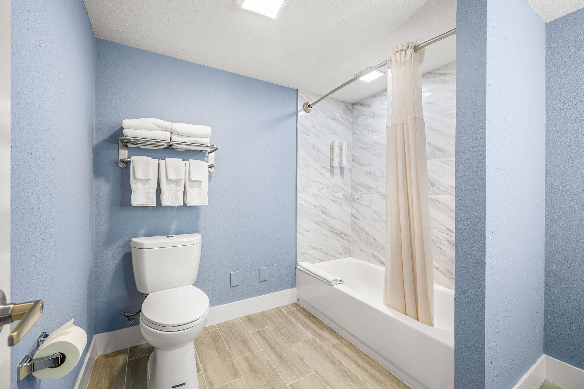 Clarion Pointe Tampa-Brandon Near Fairgrounds and Casino — 15
