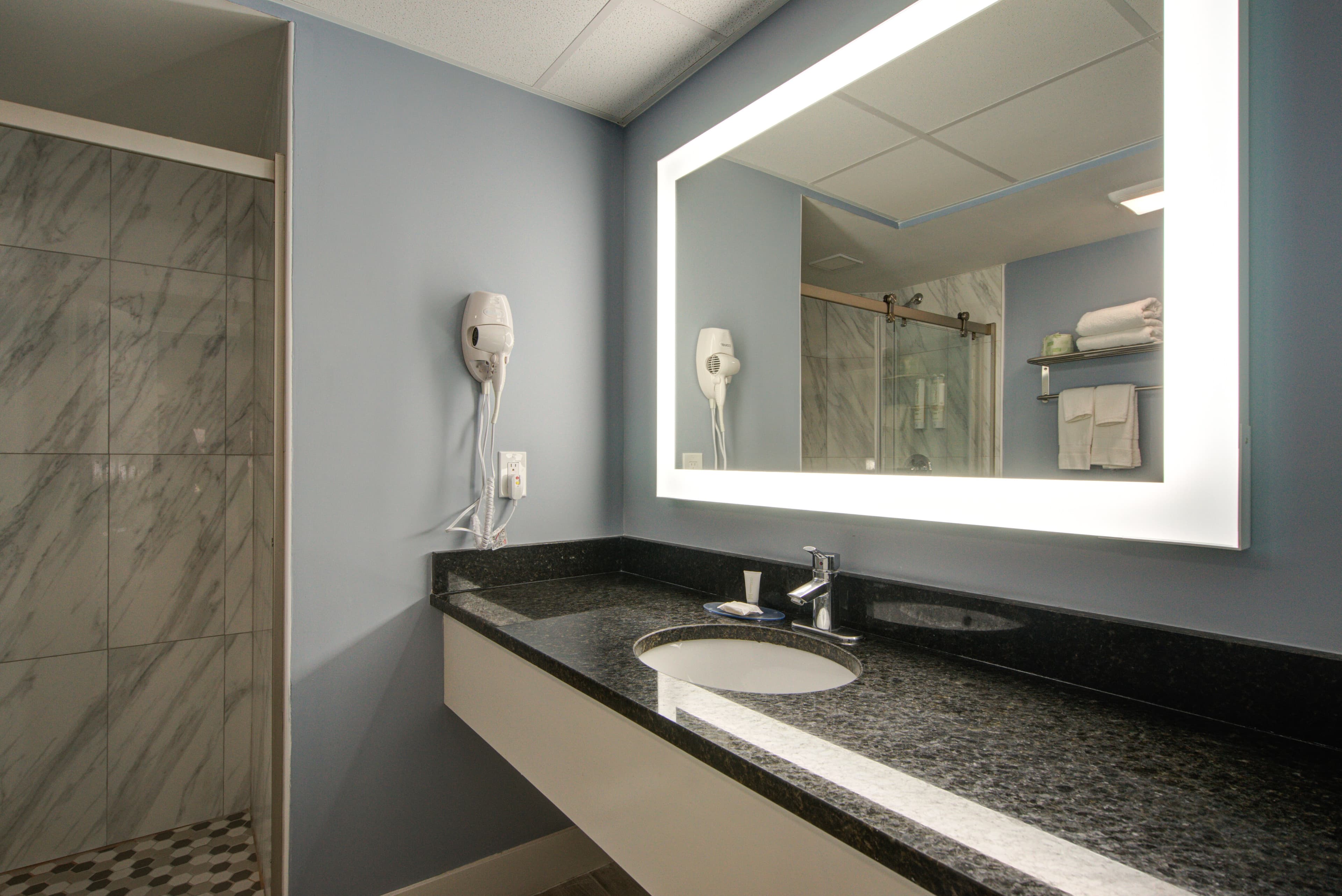 Clarion Pointe Tampa-Brandon Near Fairgrounds and Casino — 10