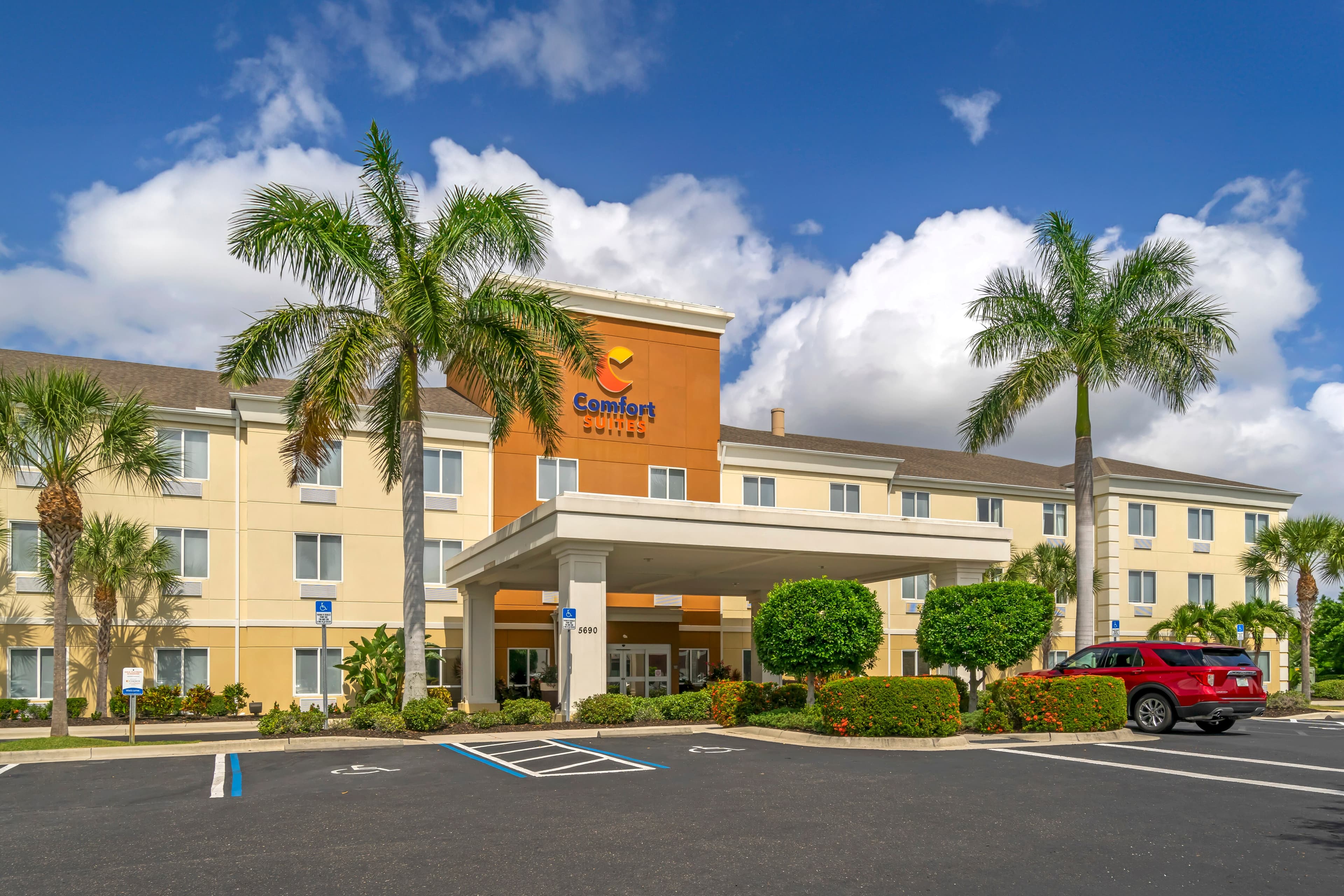 Comfort Suites Sarasota-Siesta Key - Image 1
