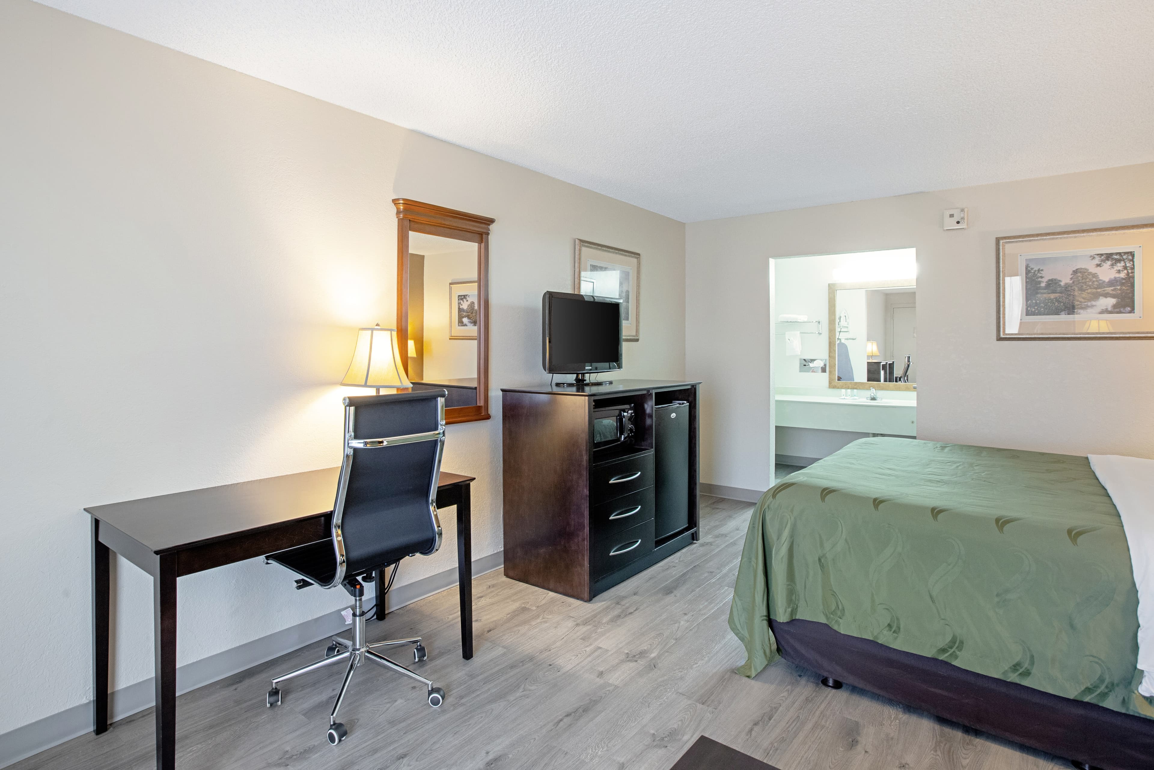 Quality Inn & Suites Live Oak I-10 Exit 283 - Image 3