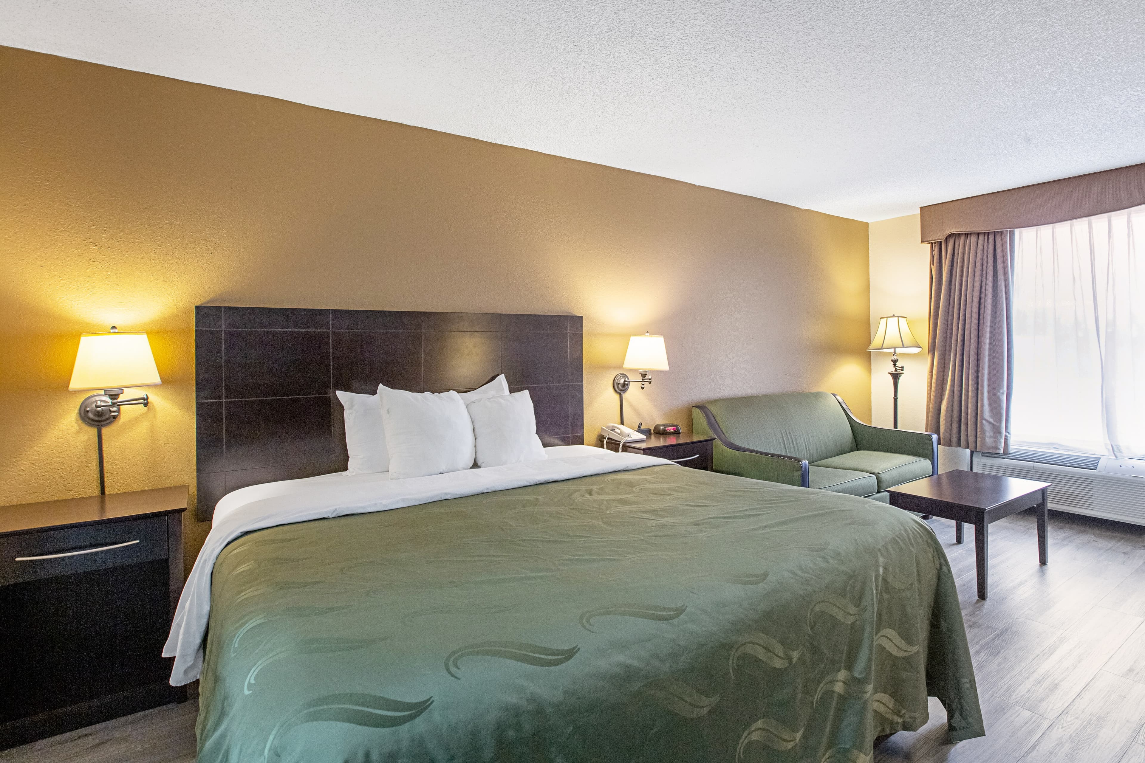 Quality Inn & Suites Live Oak I-10 Exit 283 - Image 4