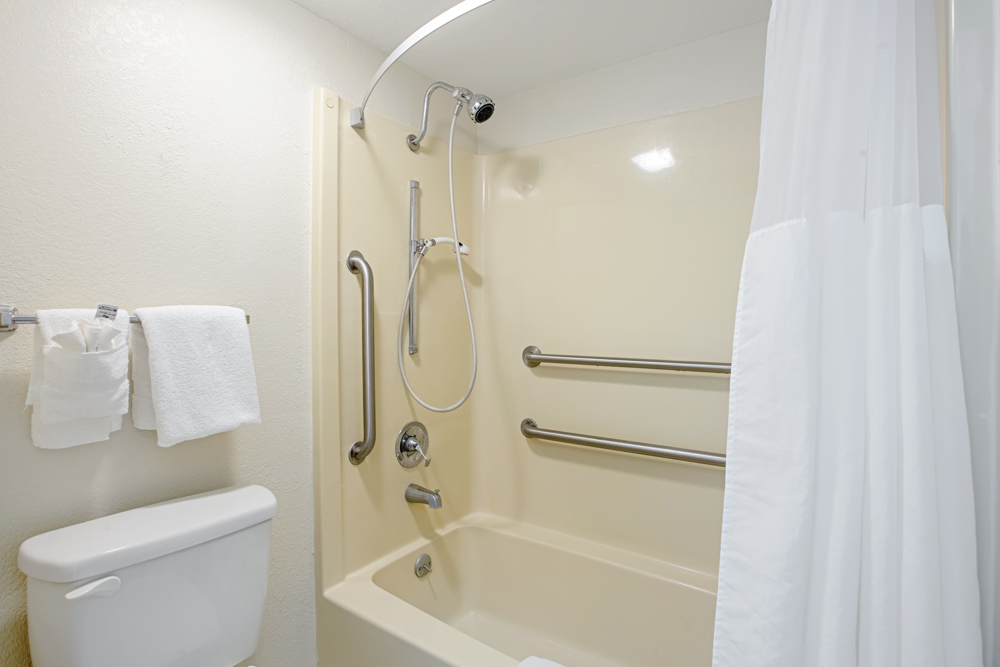 Quality Inn & Suites Live Oak I-10 Exit 283 — 6