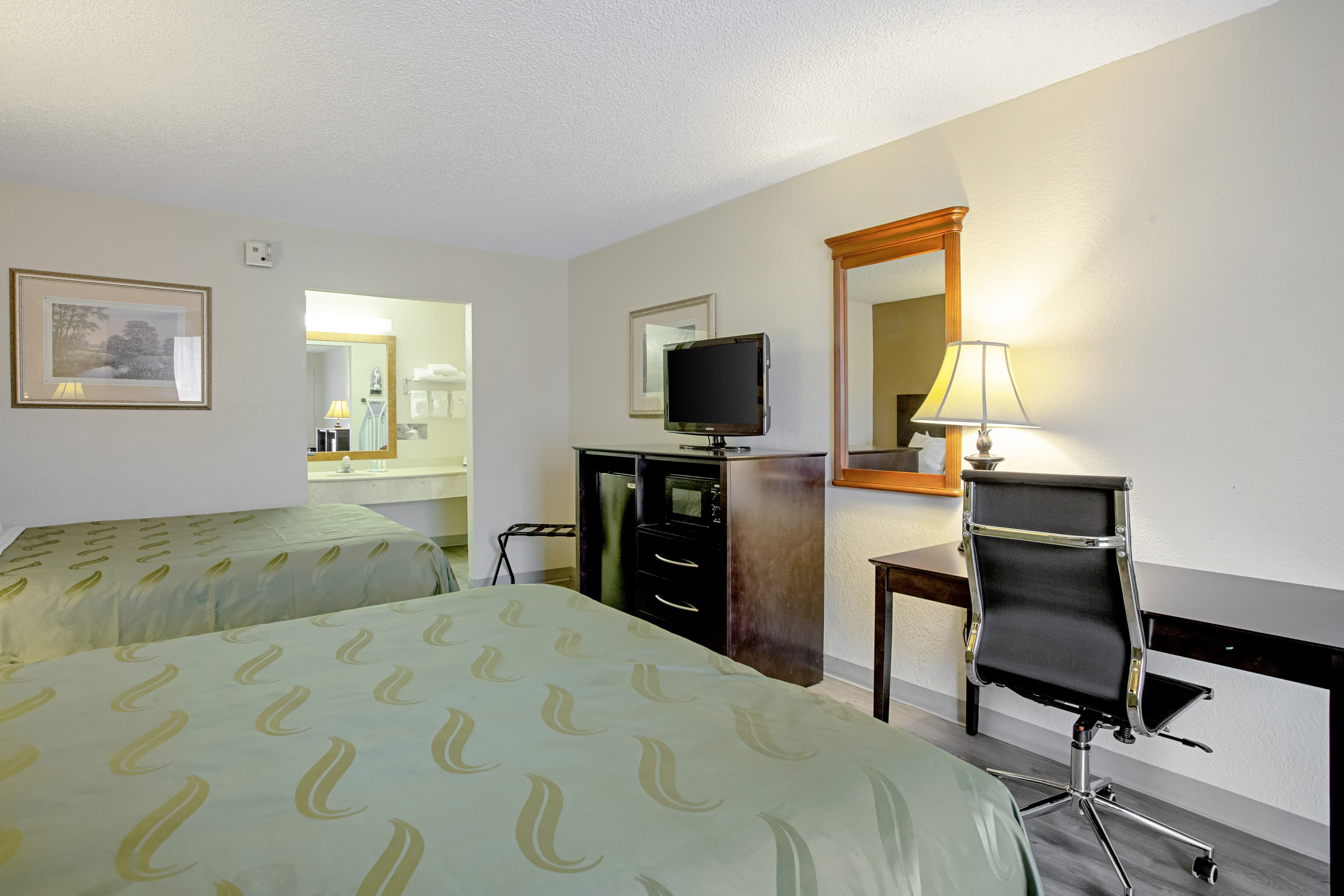 Quality Inn & Suites Live Oak I-10 Exit 283 — 8