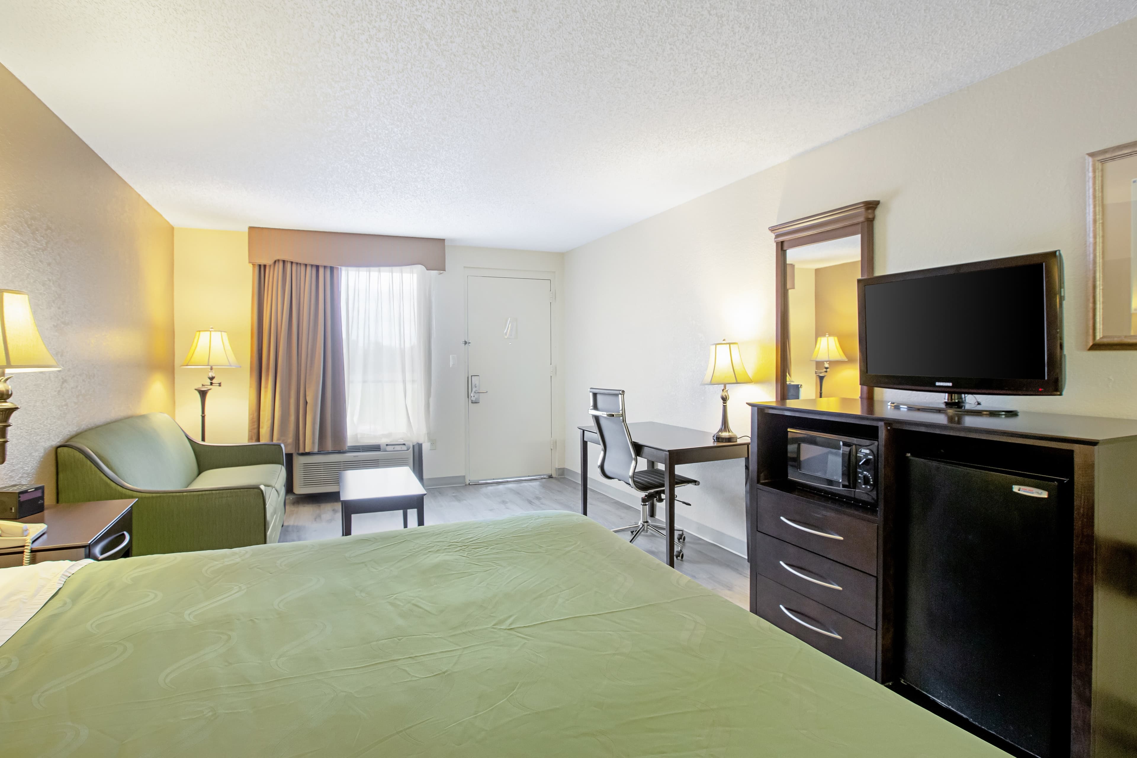Quality Inn & Suites Live Oak I-10 Exit 283 — 13