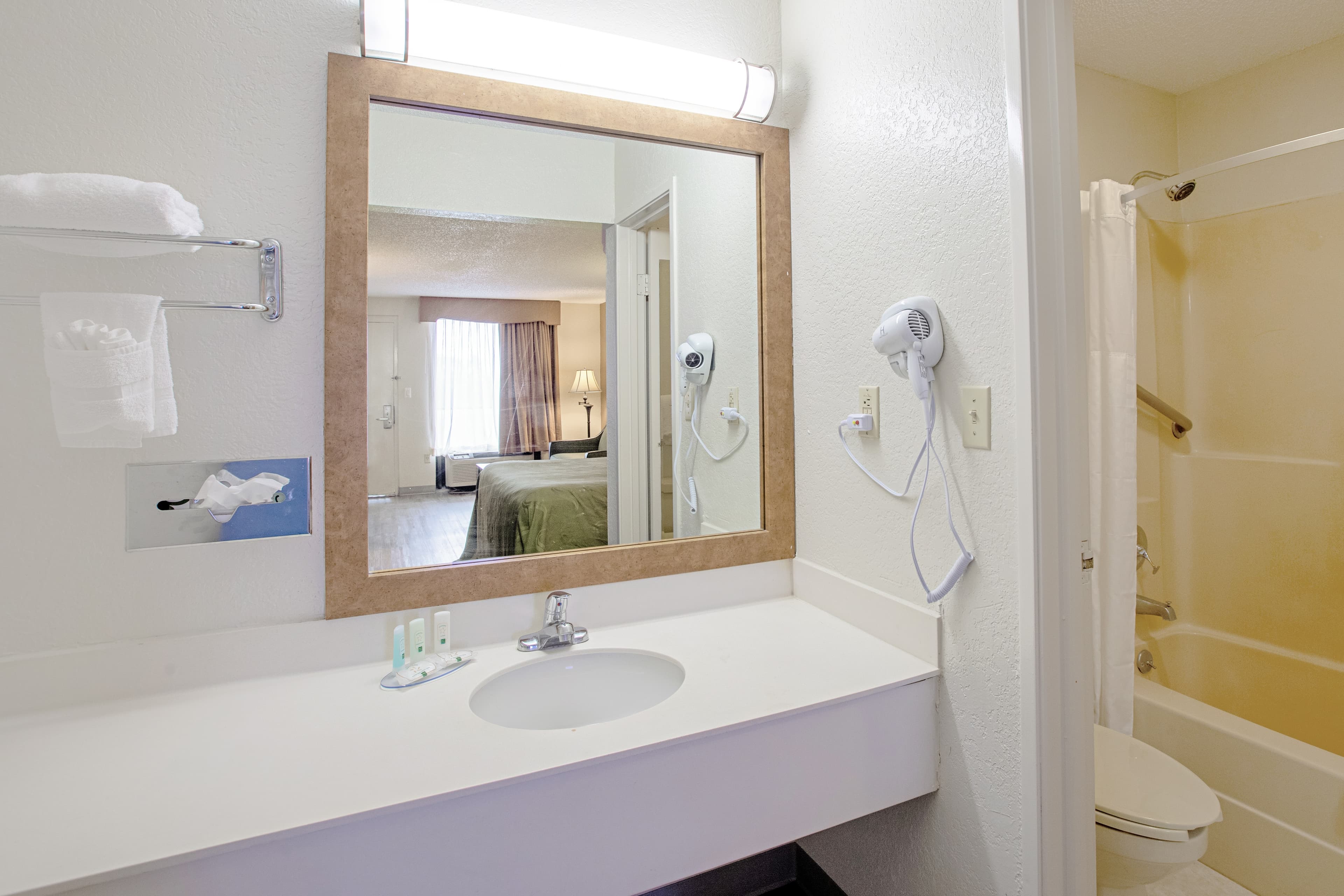 Quality Inn & Suites Live Oak I-10 Exit 283 — 14