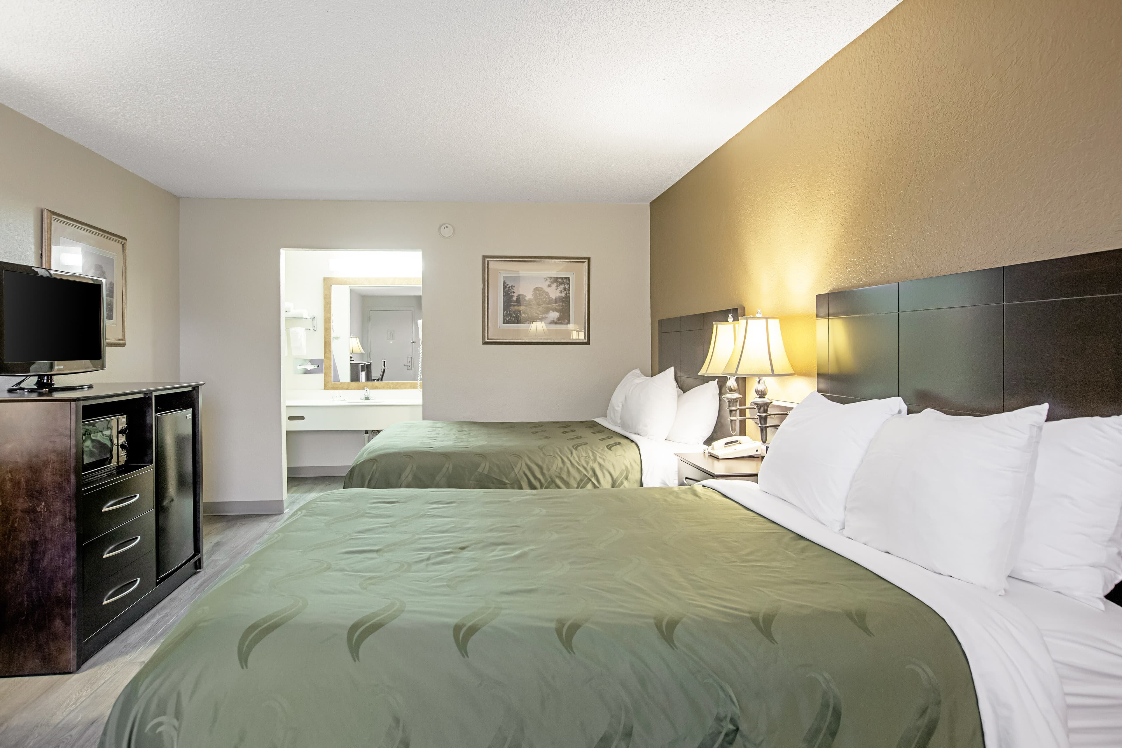Quality Inn & Suites Live Oak I-10 Exit 283 — 24