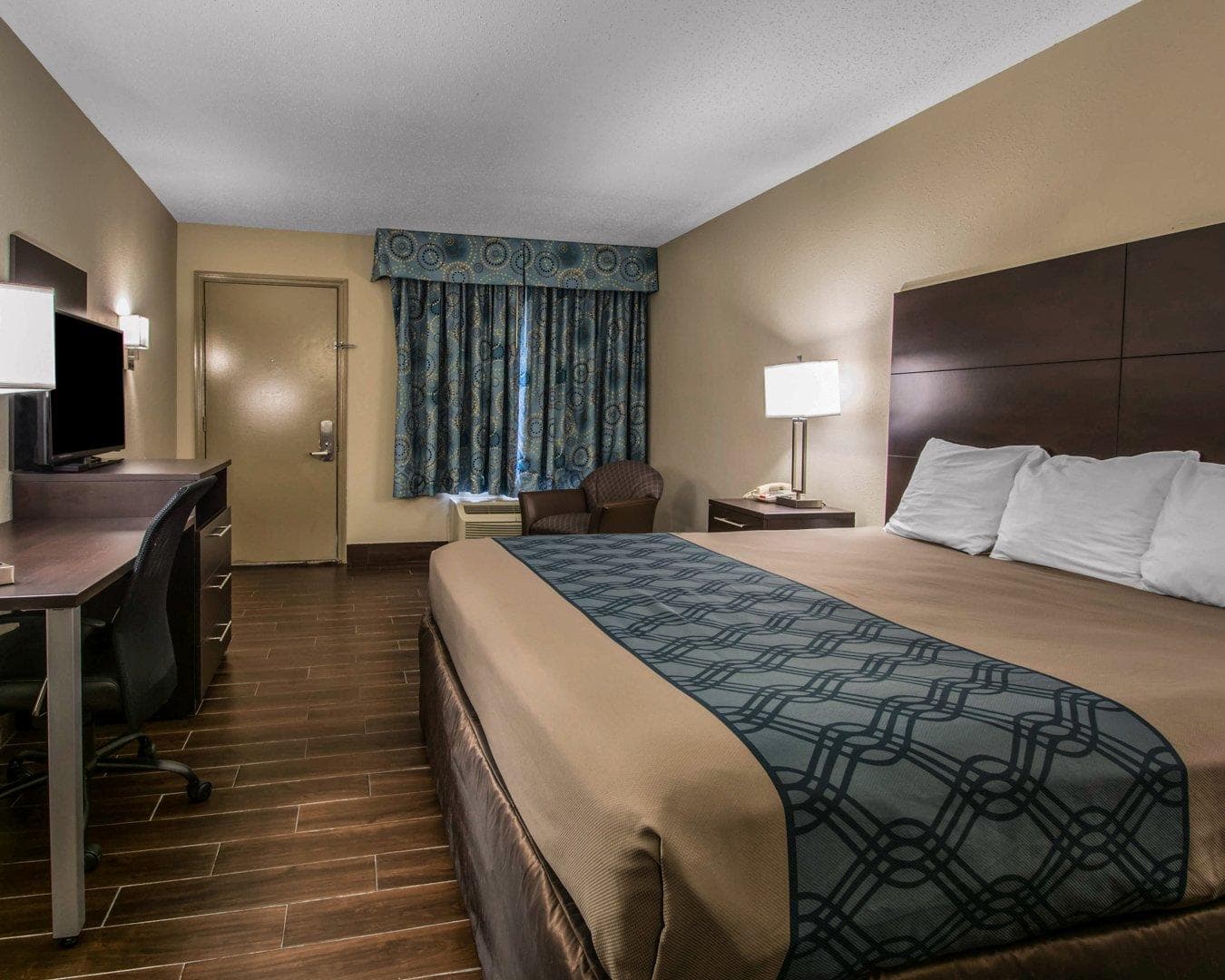 Econo Lodge Defuniak Springs I-10 — 10
