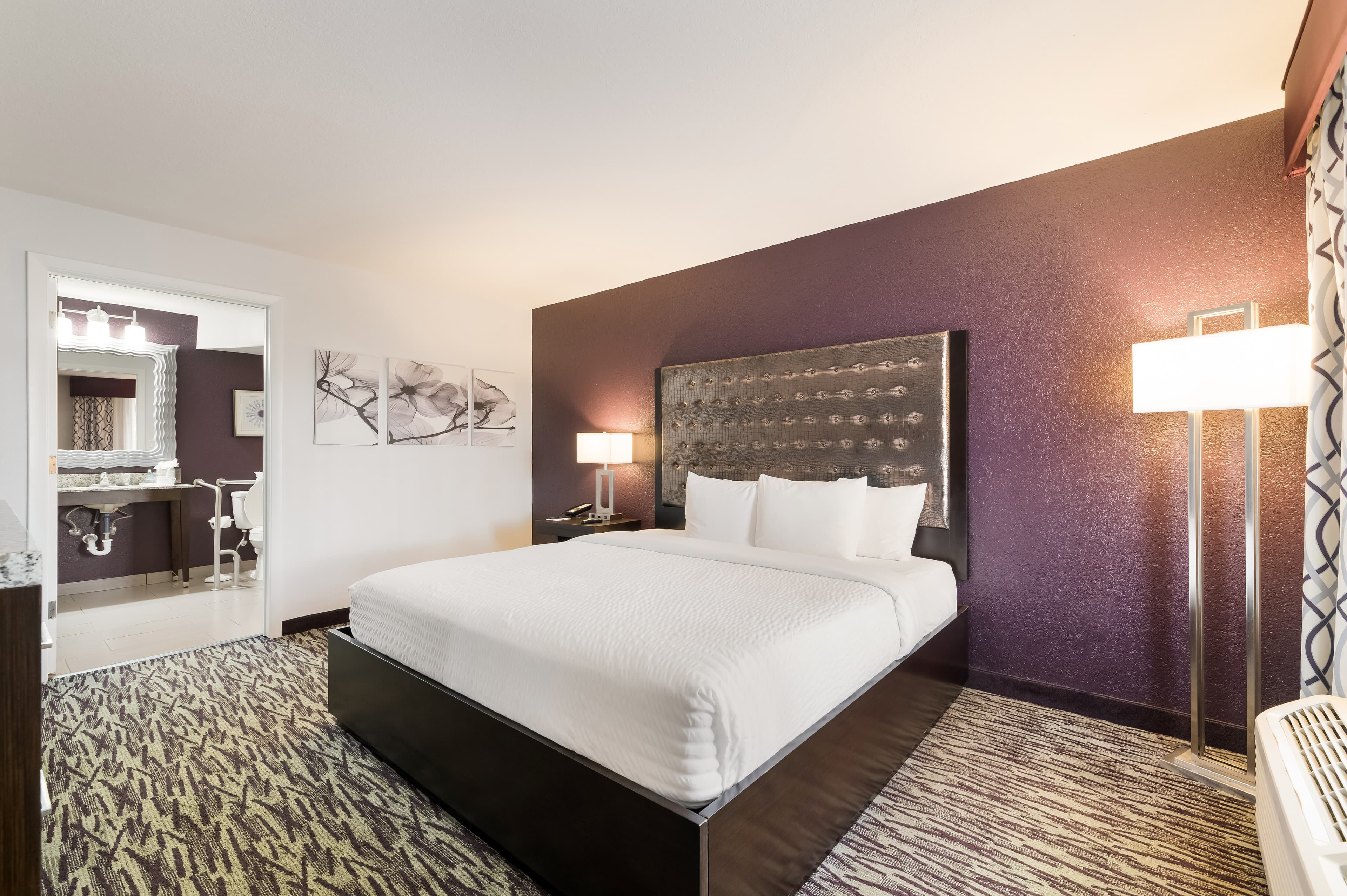 Clarion Inn & Suites Across From Universal Orlando Resort — 6