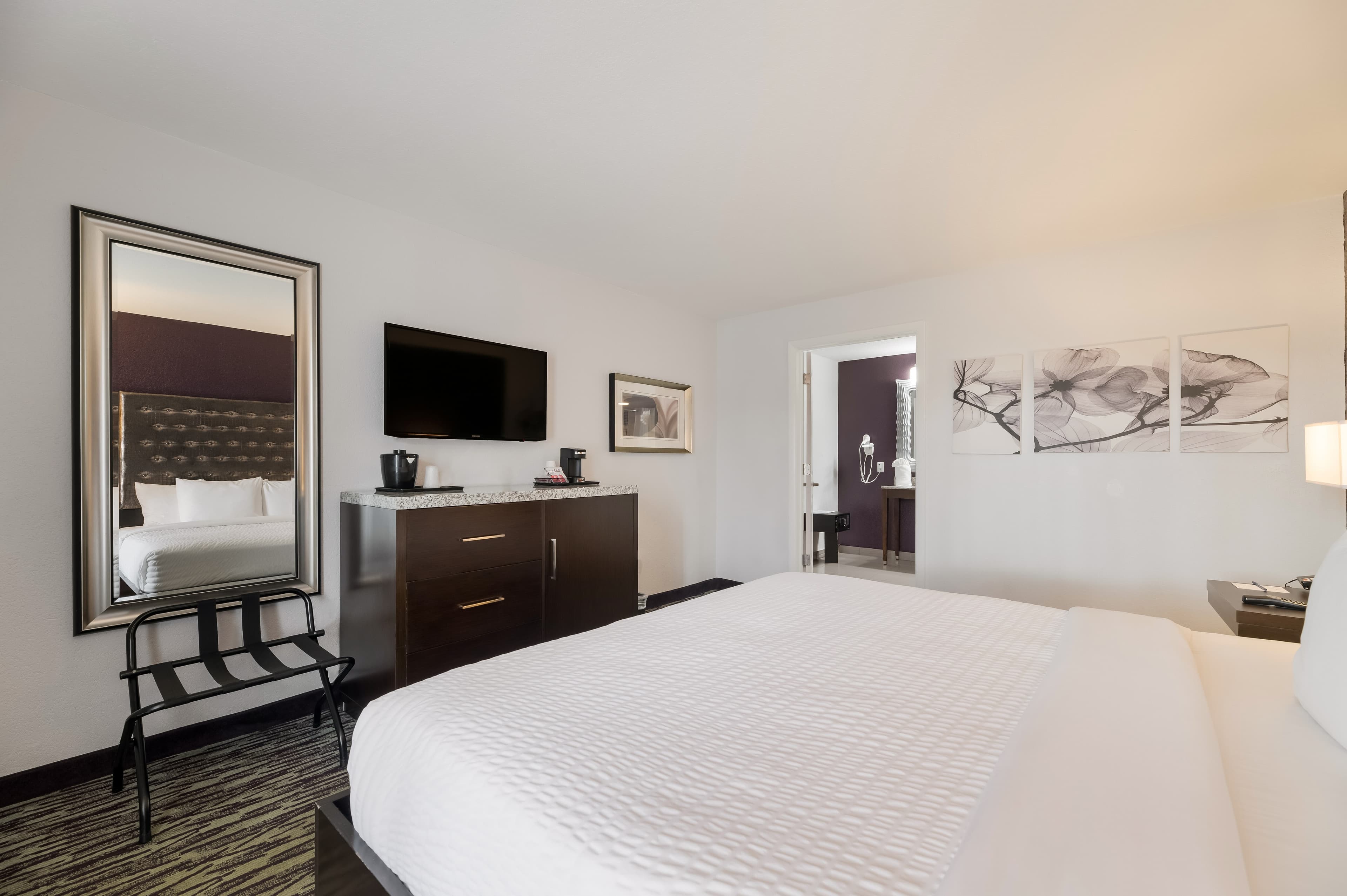 Clarion Inn & Suites Across From Universal Orlando Resort — 7
