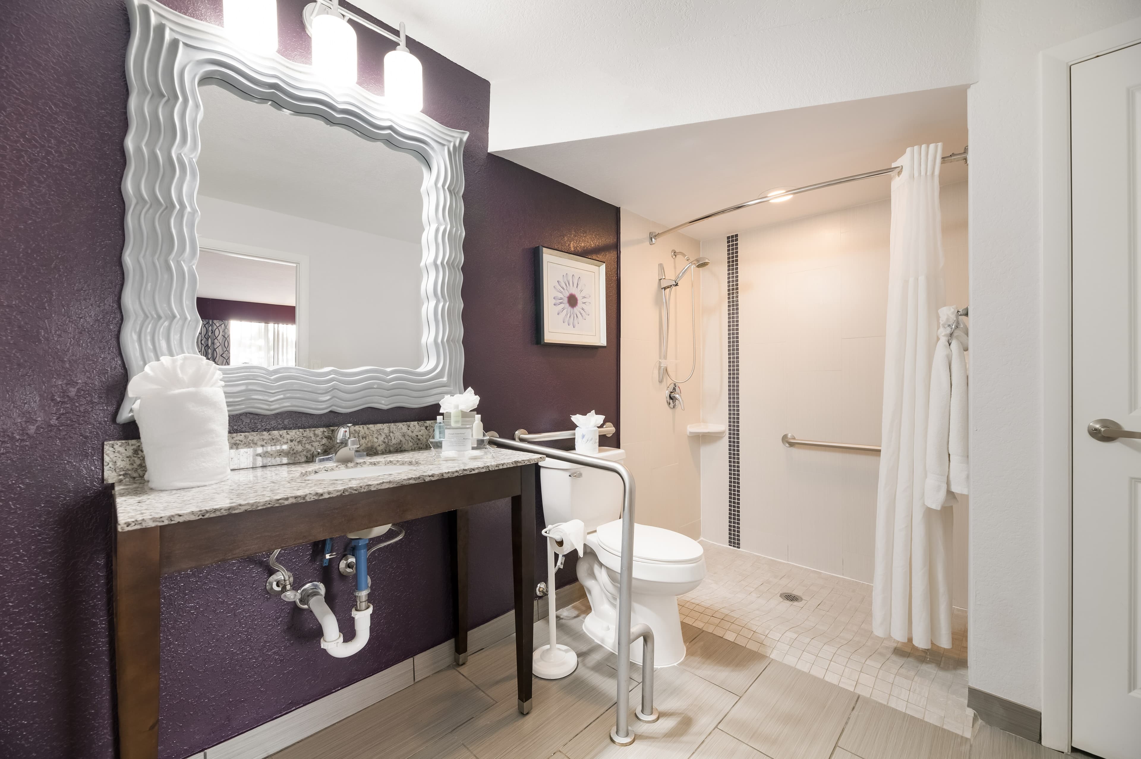 Clarion Inn & Suites Across From Universal Orlando Resort — 9
