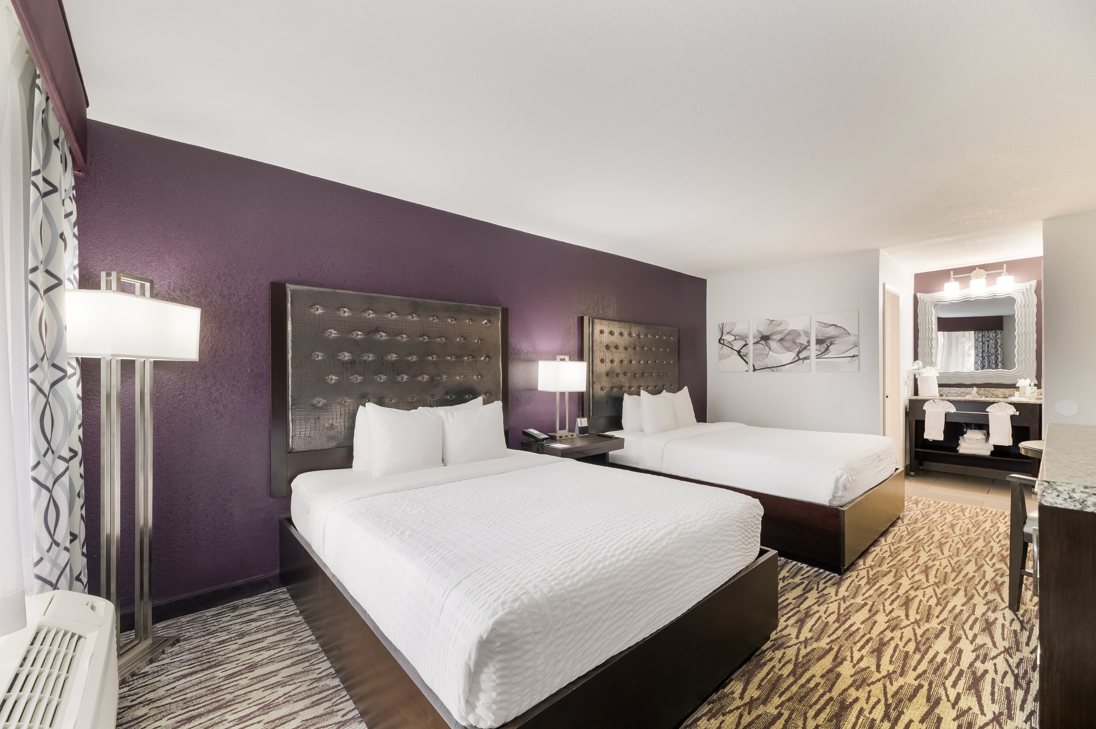 Clarion Inn & Suites Across From Universal Orlando Resort — 36