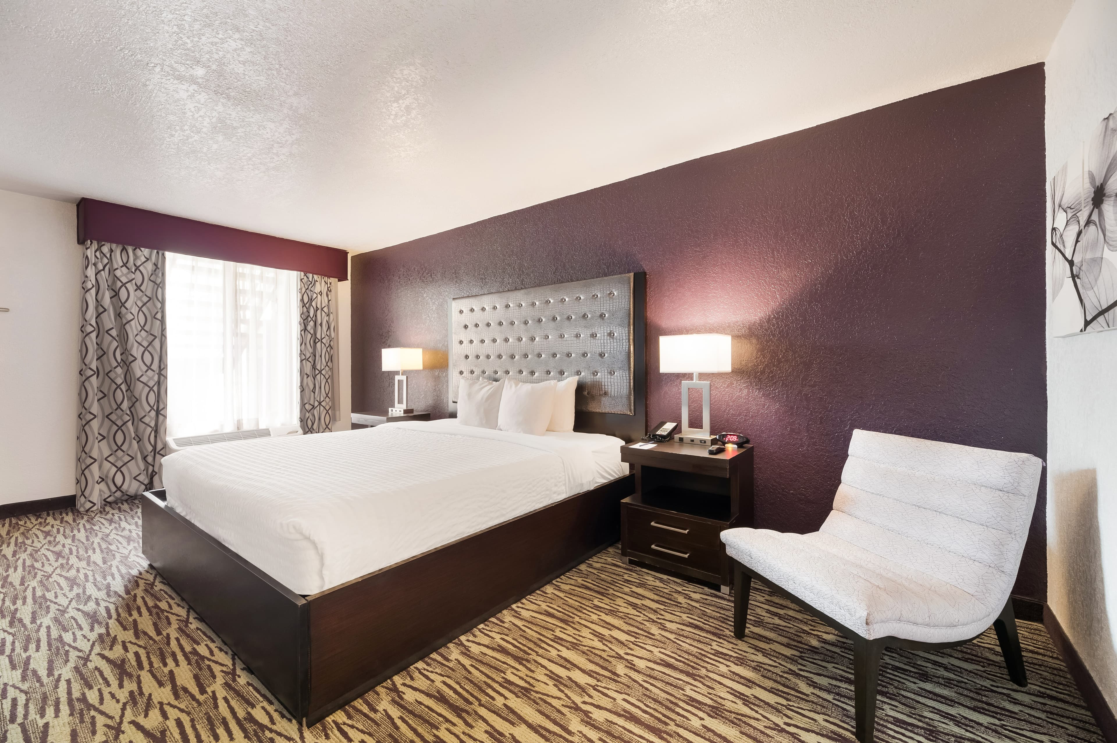 Clarion Inn & Suites Across From Universal Orlando Resort — 26