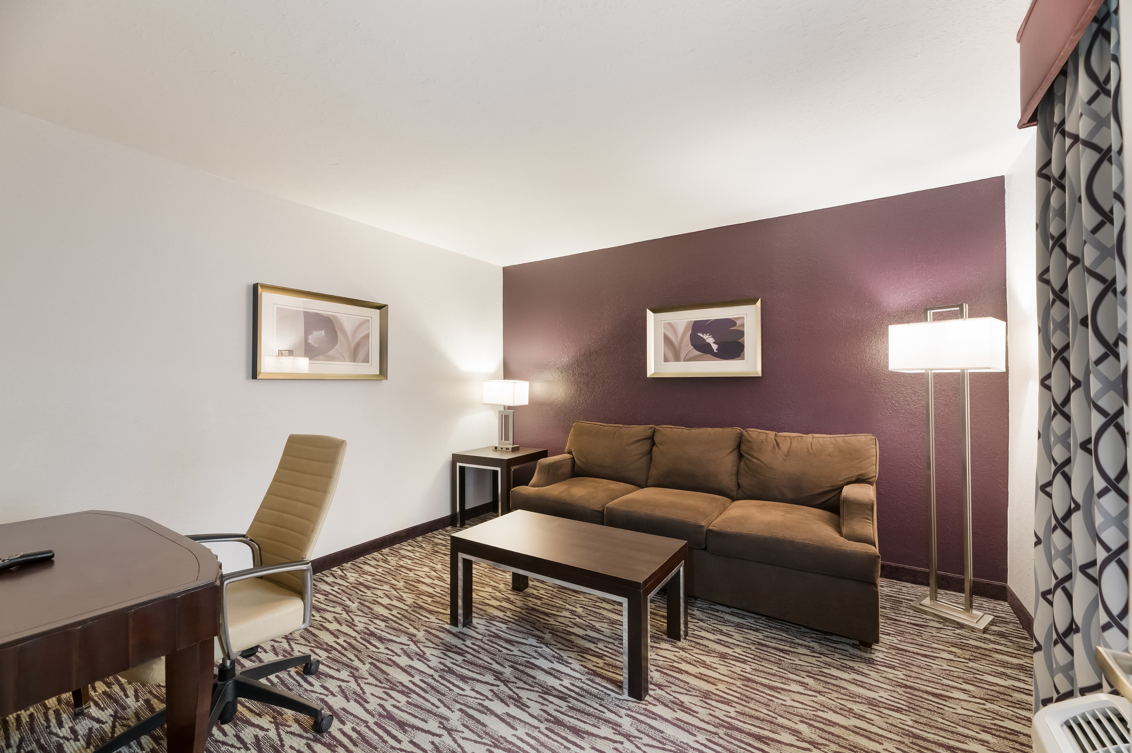 Clarion Inn & Suites Across From Universal Orlando Resort — 54