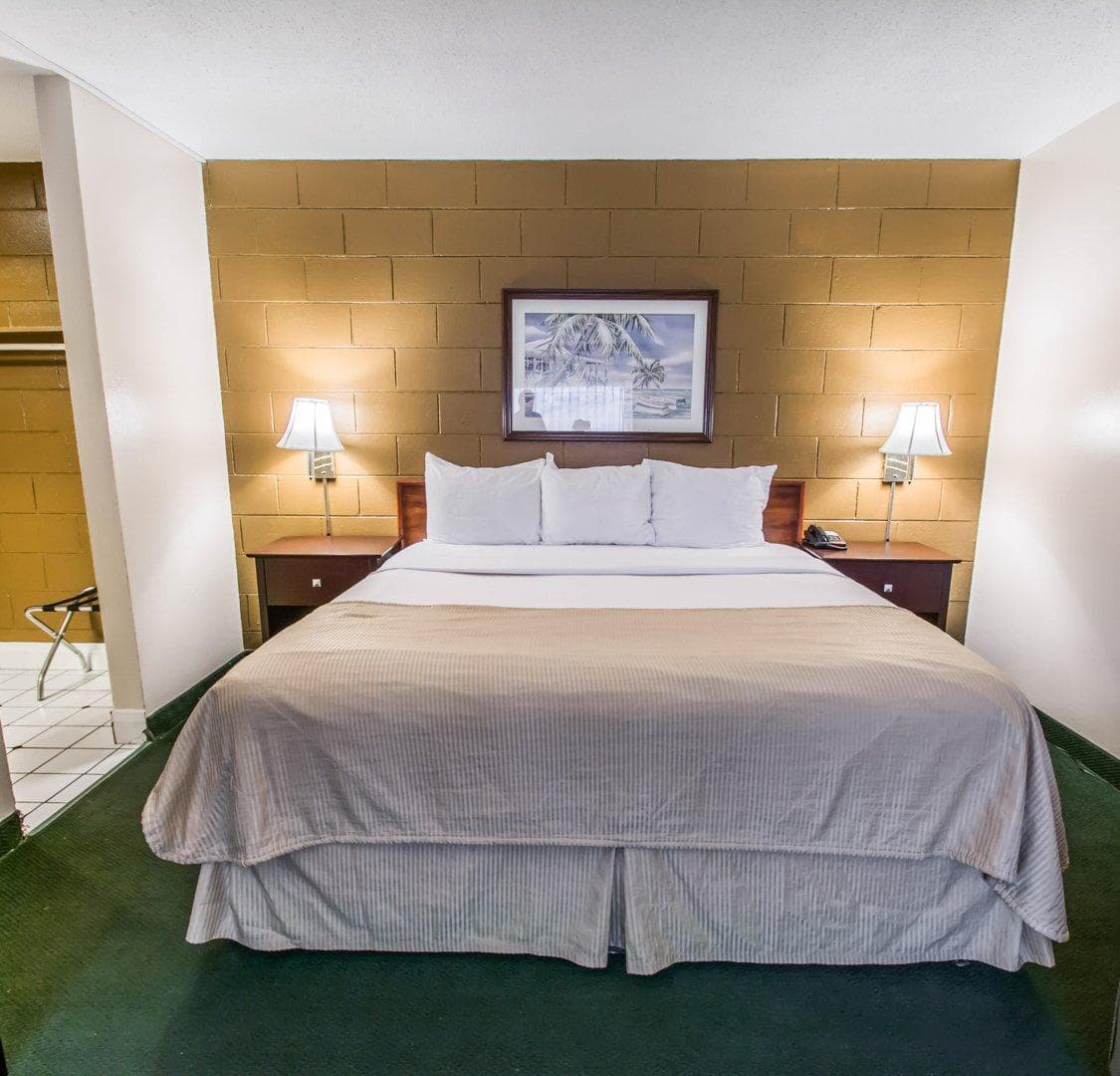 Econo Lodge Cocoa Beach - near the Port — 6