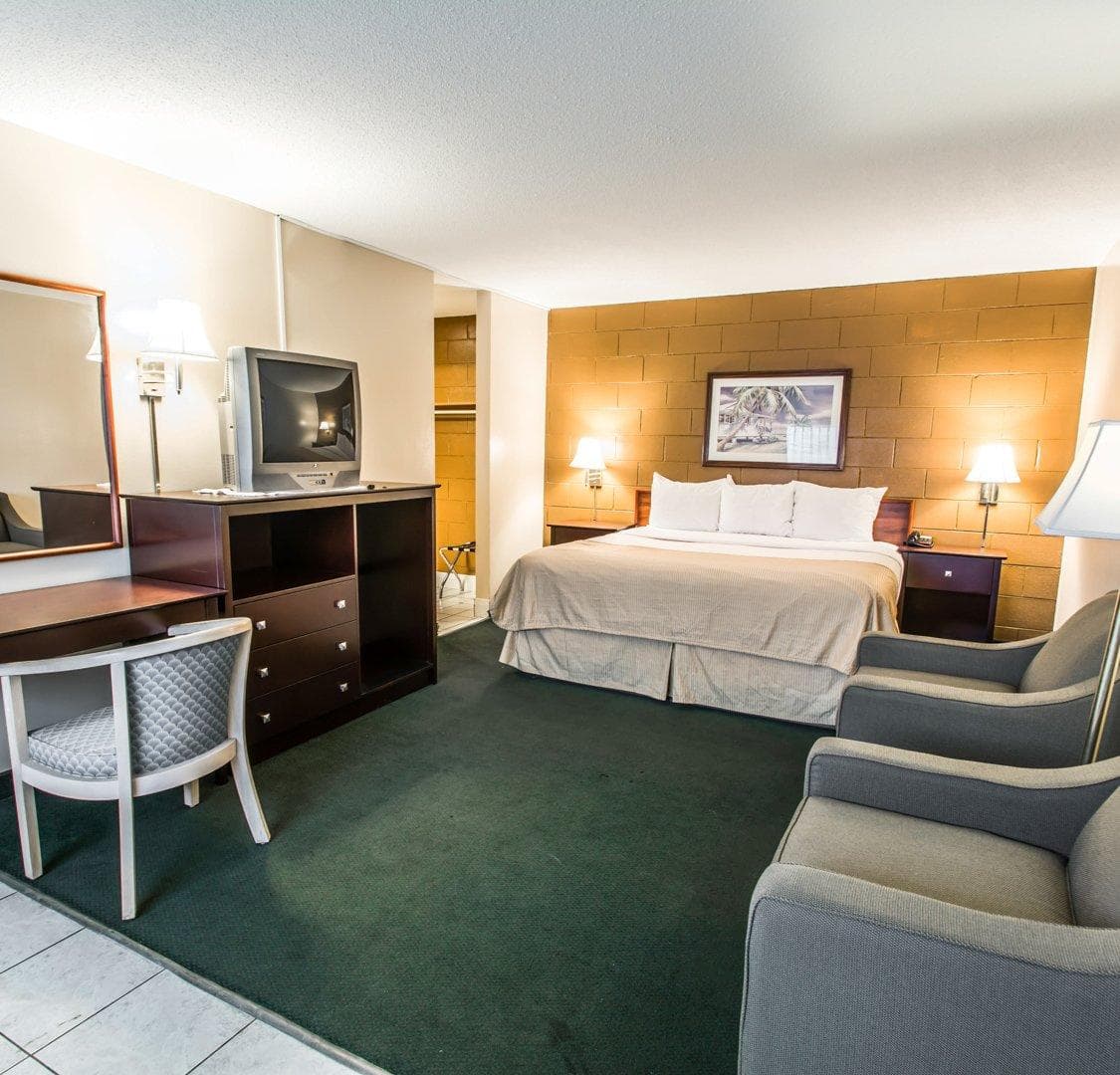 Econo Lodge Cocoa Beach - near the Port — 7