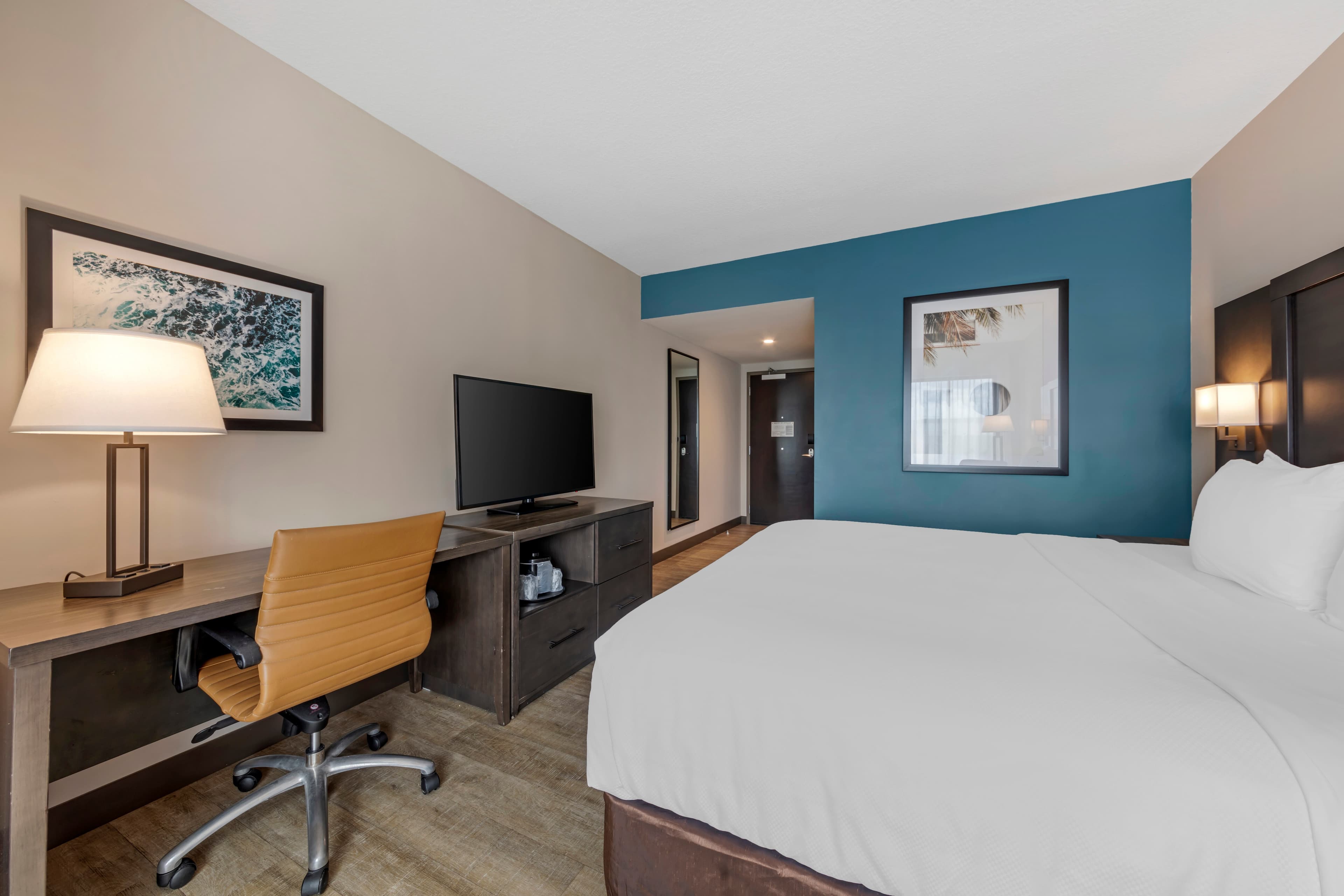 Comfort Inn & Suites Miami International Airport - Image 4