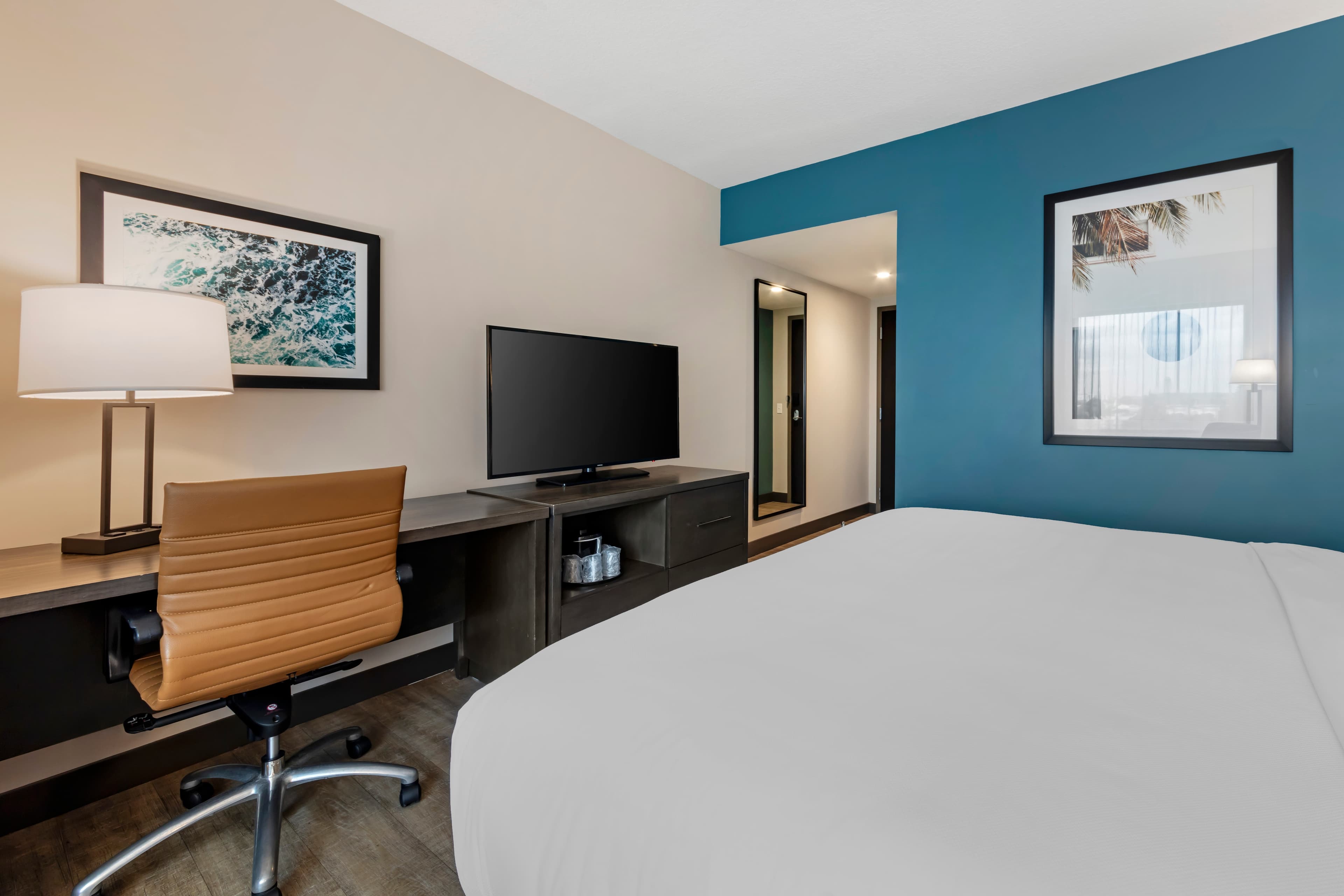 Comfort Inn & Suites Miami International Airport — 12