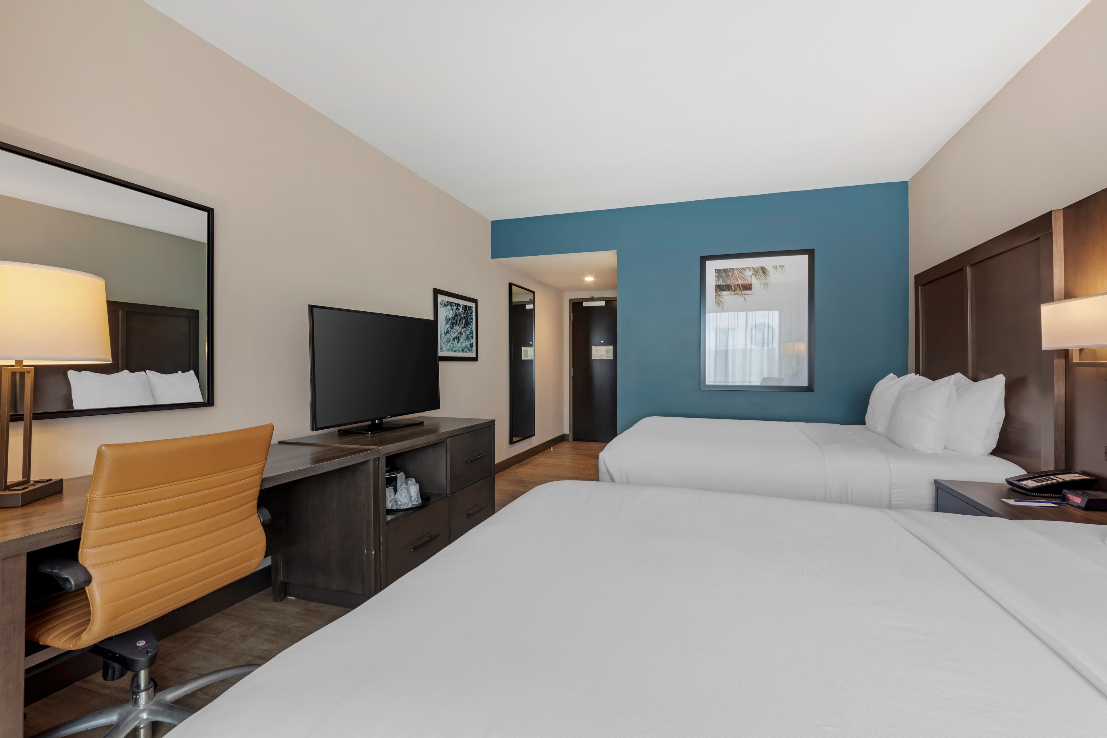 Comfort Inn & Suites Miami International Airport — 16