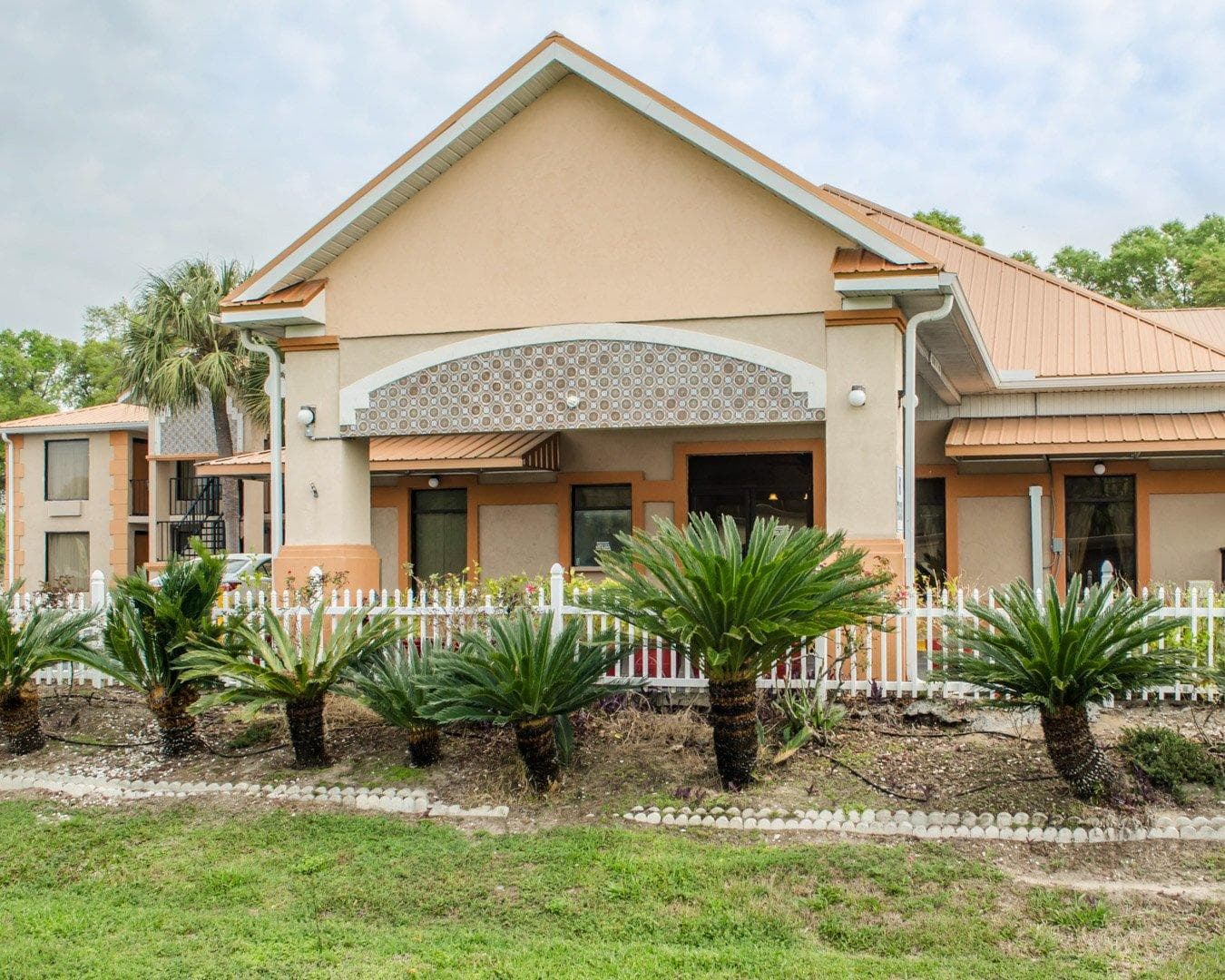 Quality Inn near Manatee Springs State Park - Image 1