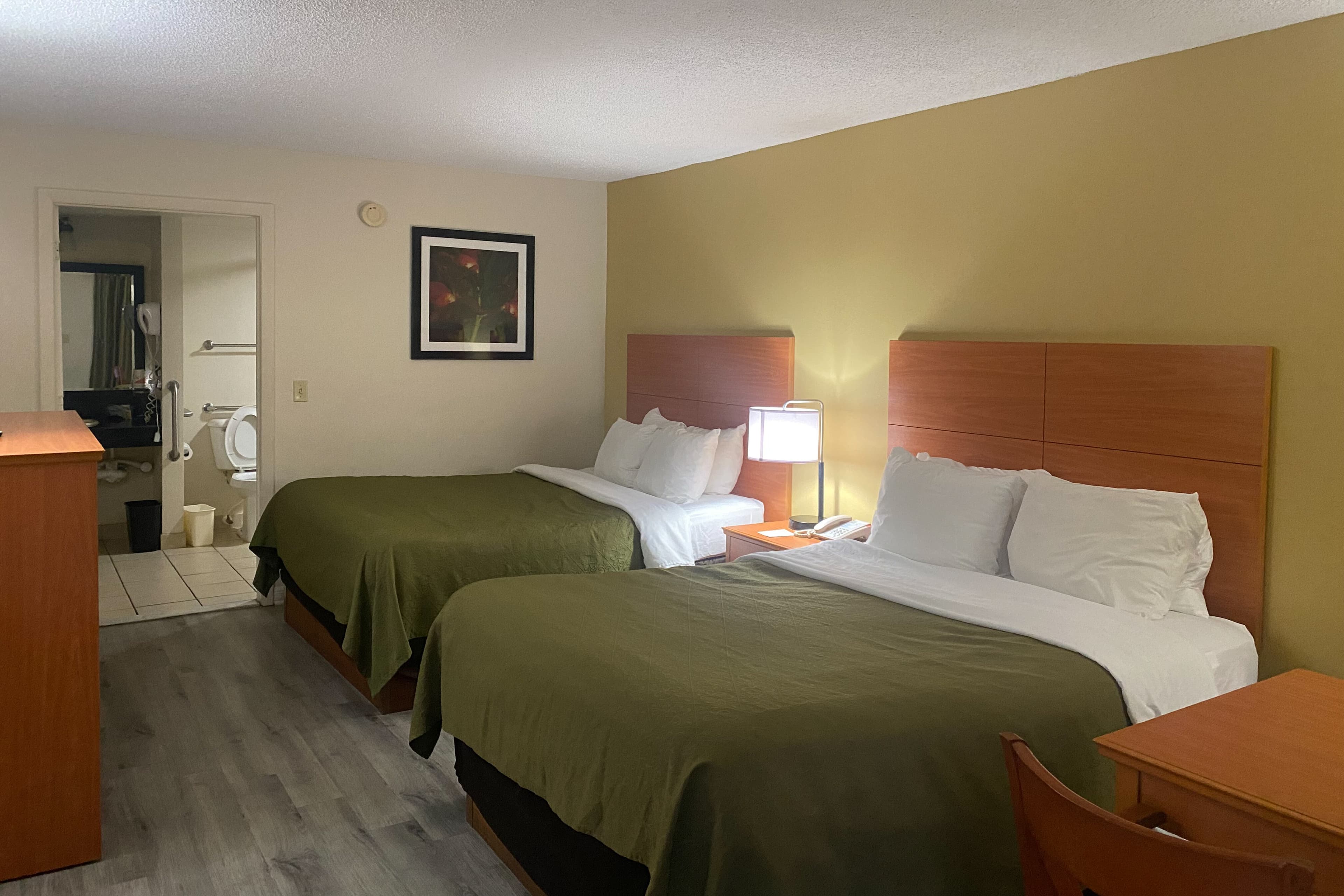 Quality Inn near Manatee Springs State Park - Image 2