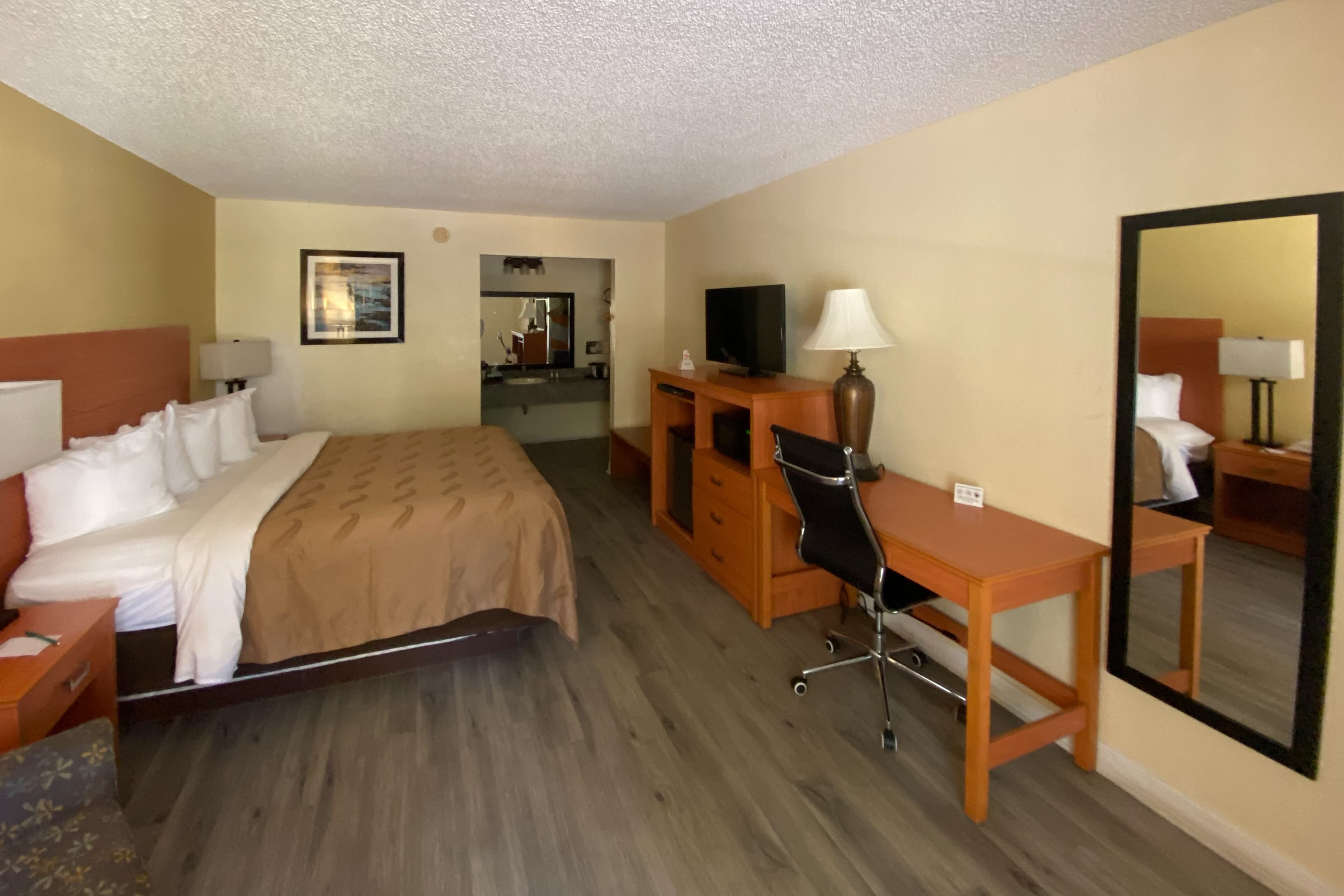 Quality Inn near Manatee Springs State Park - Image 5