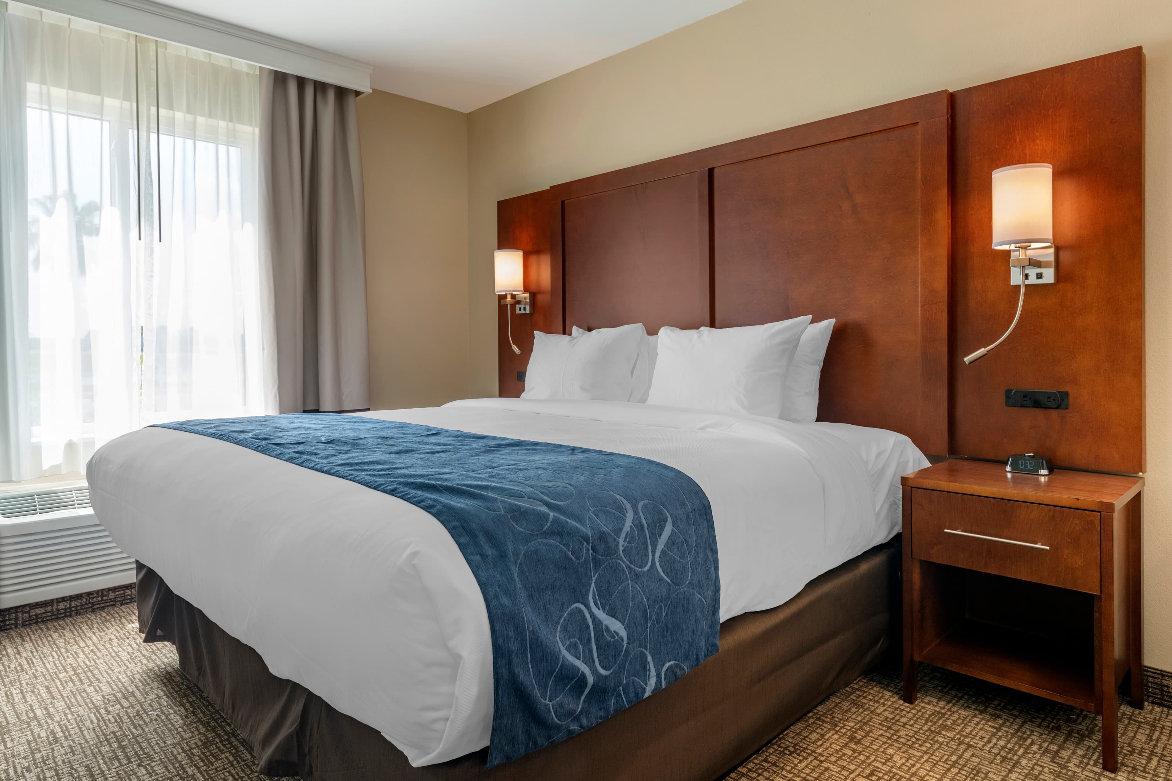 Comfort Suites Daytona Beach-Speedway - Image 3
