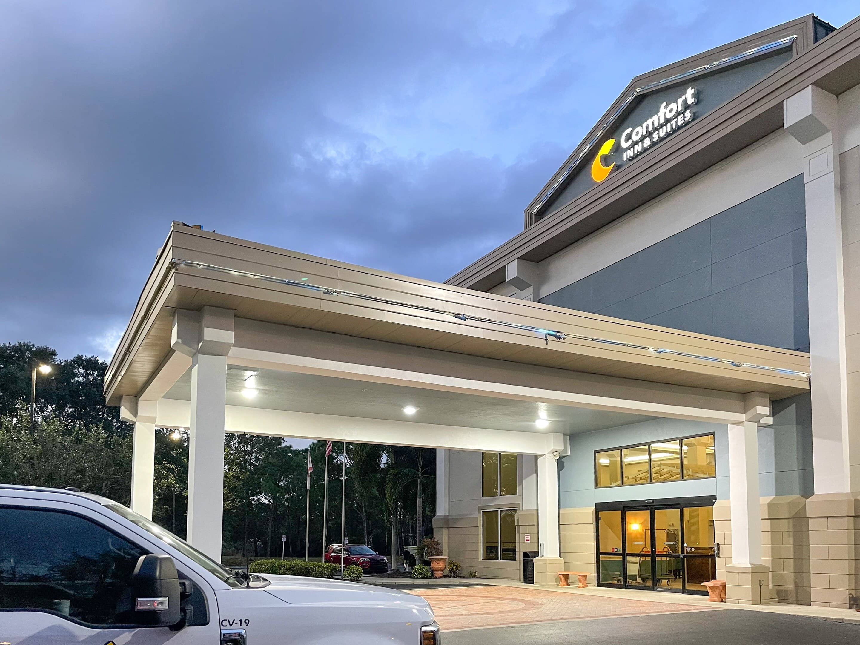 Comfort Inn & Suites Sarasota I75 - Image 1