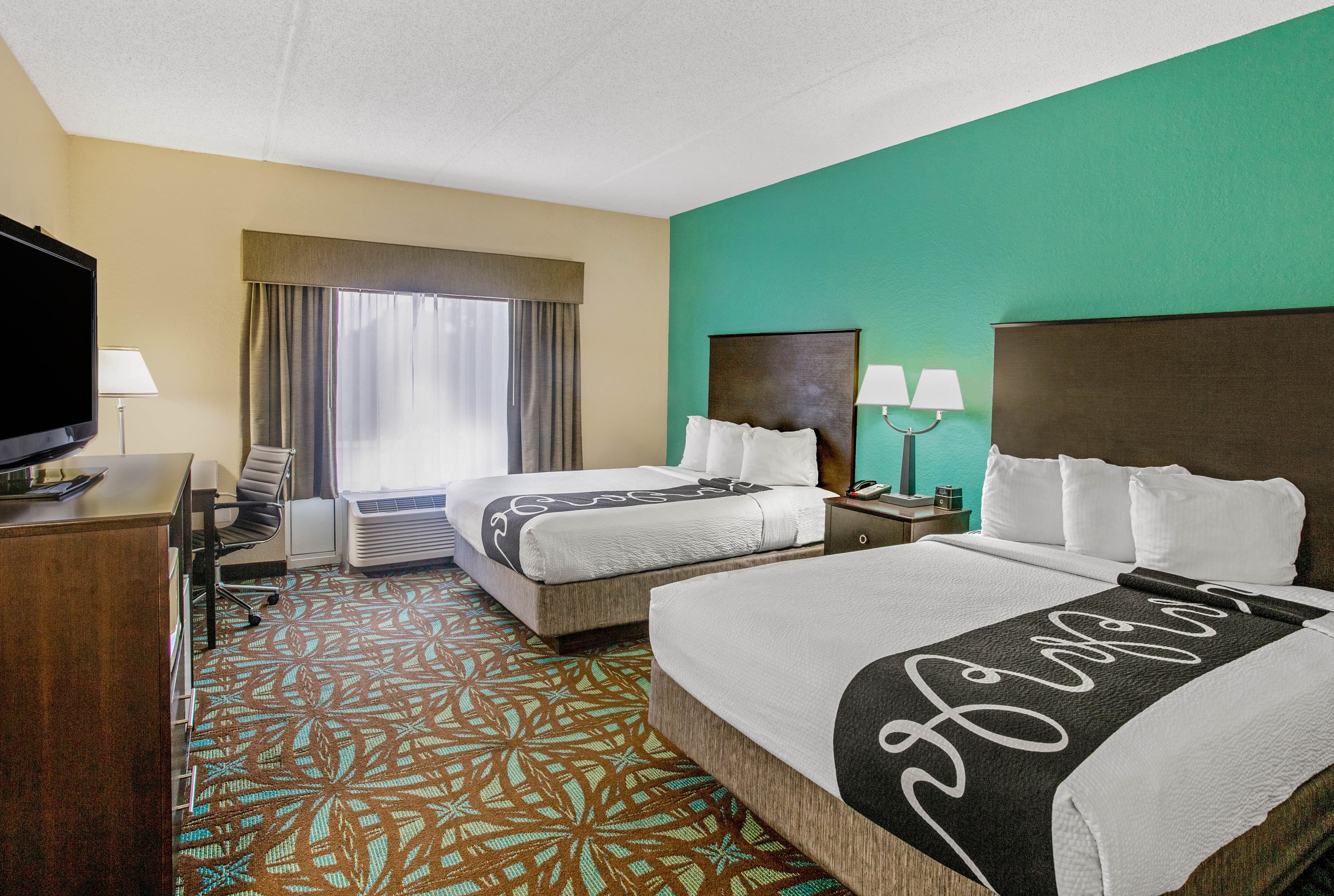 Comfort Inn & Suites Sarasota I75 - Image 3