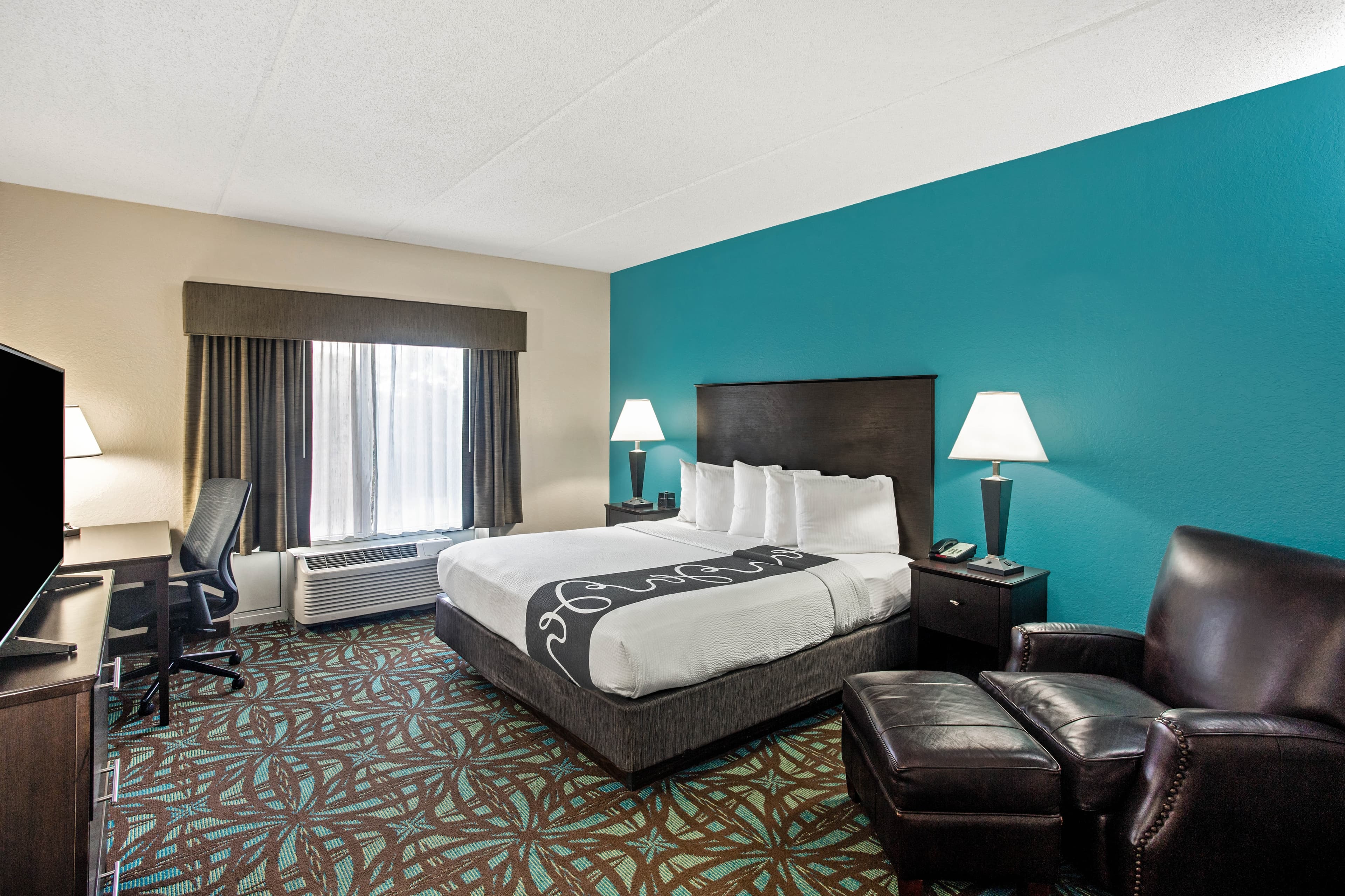 Comfort Inn & Suites Sarasota I75 - Image 4